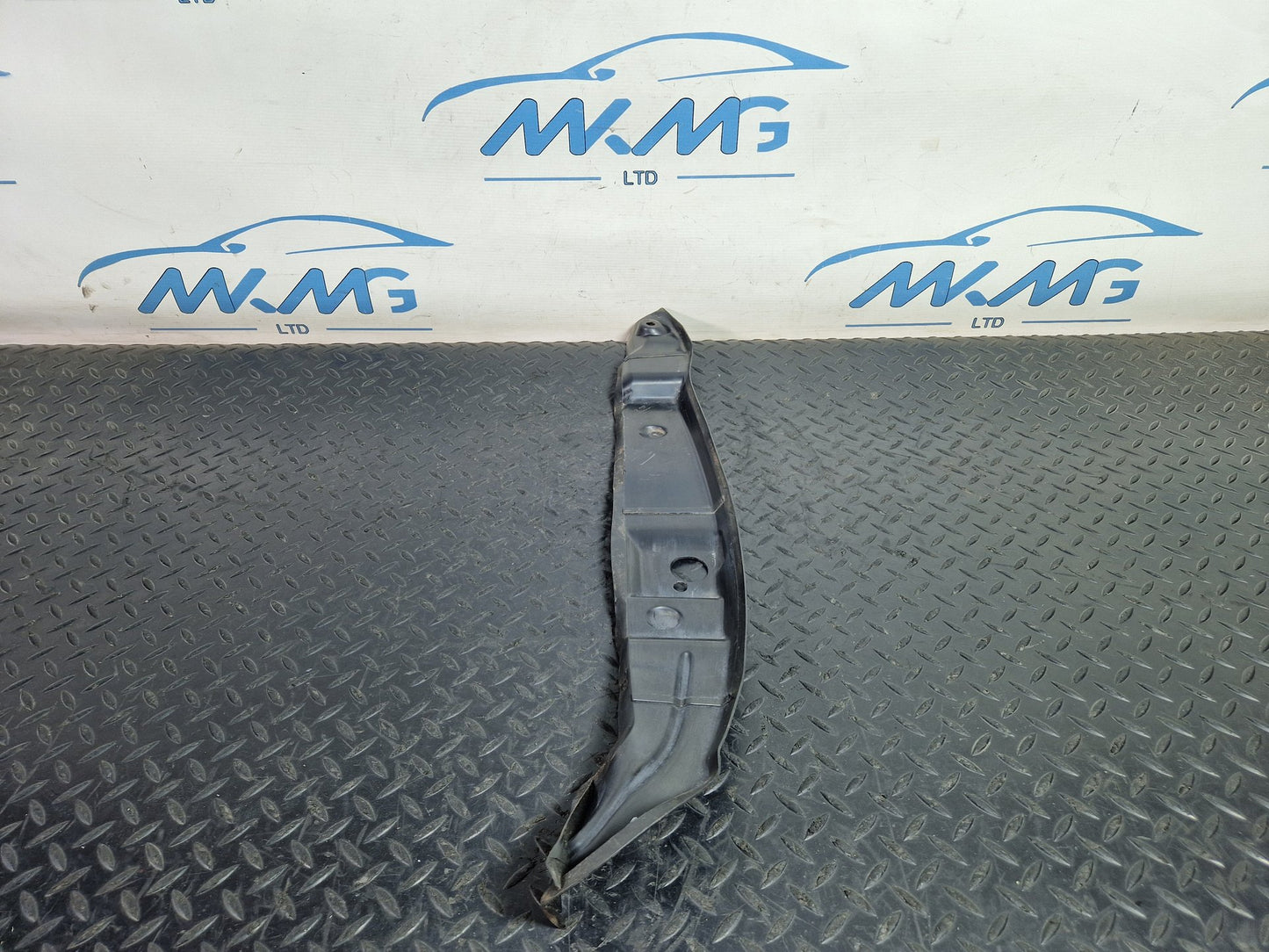 Audi A6 Allroad C7 Genuine Front Left Passenger Side Wing Bracket 4G0821111