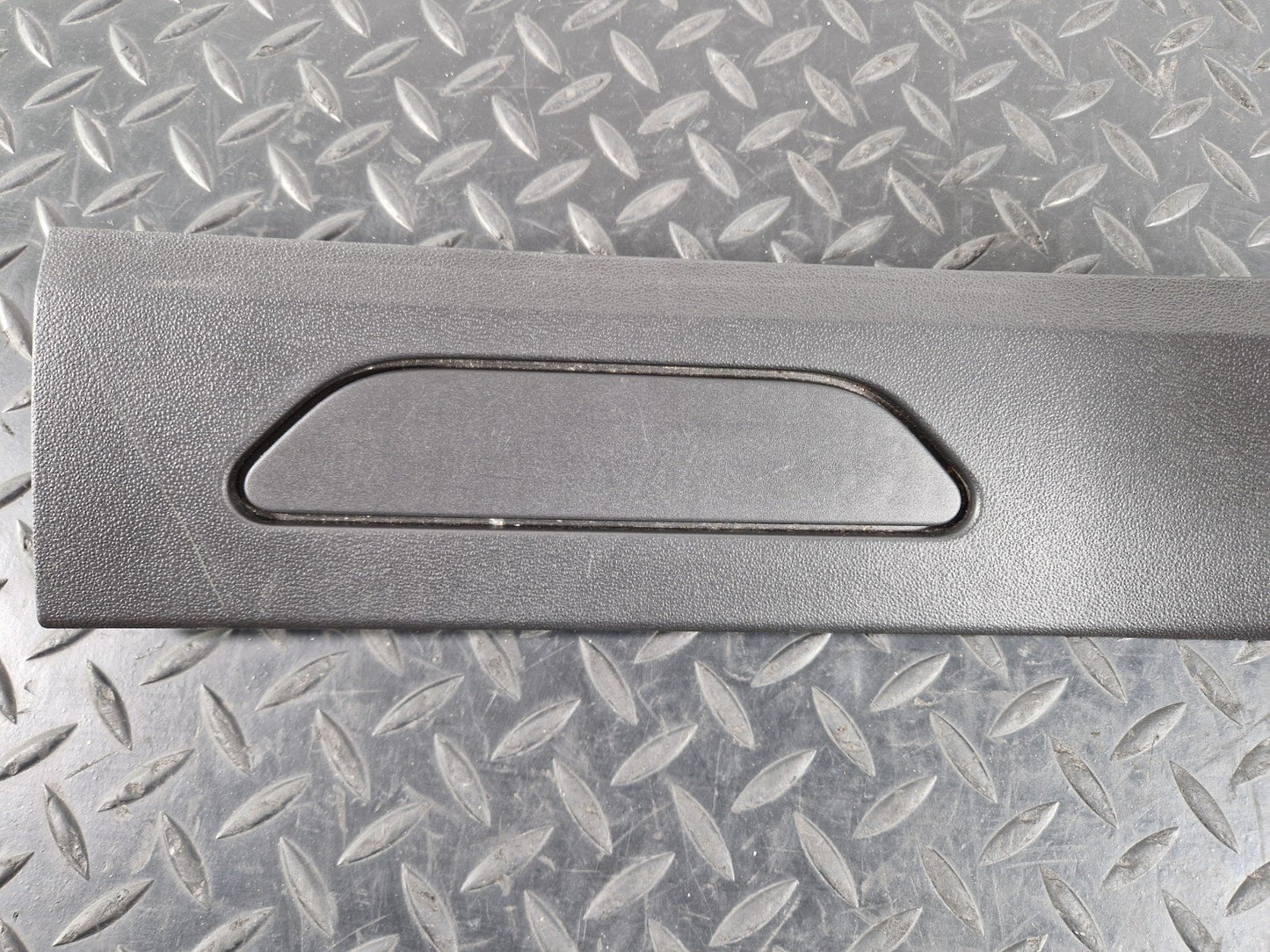 19-ON RANGE ROVER EVOQUE L551 GENUINE REAR RIGHT DRIVER STEP TRIM K8D213244