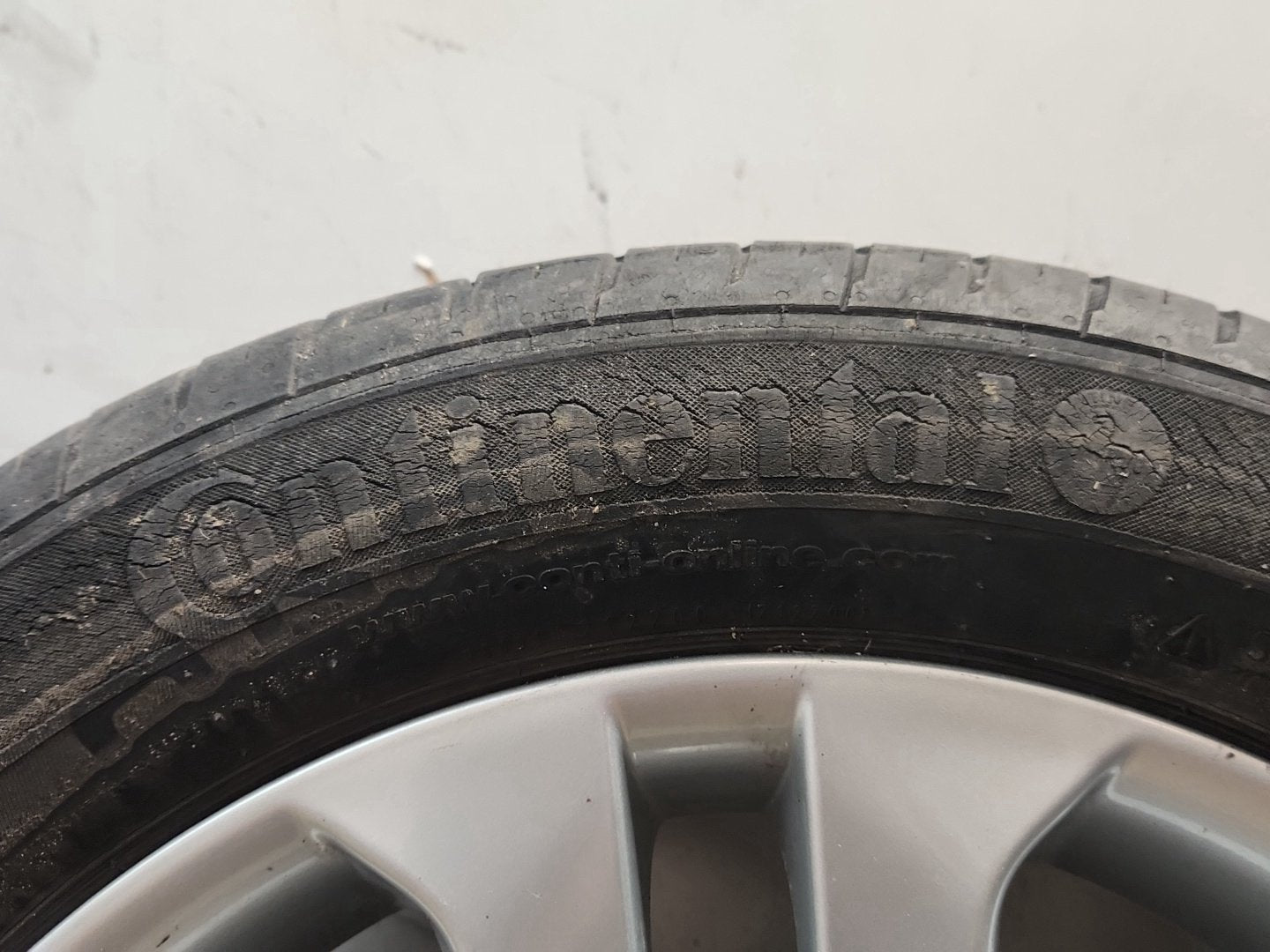 Nissan Juke MK1 (F15) 17" Alloy Wheel with Tyre 215/55/17 ~3mm