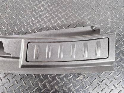 19-ON RANGE ROVER EVOQUE L551 GENUINE TAILGATE LANDING PANEL COVER K8D2113A10