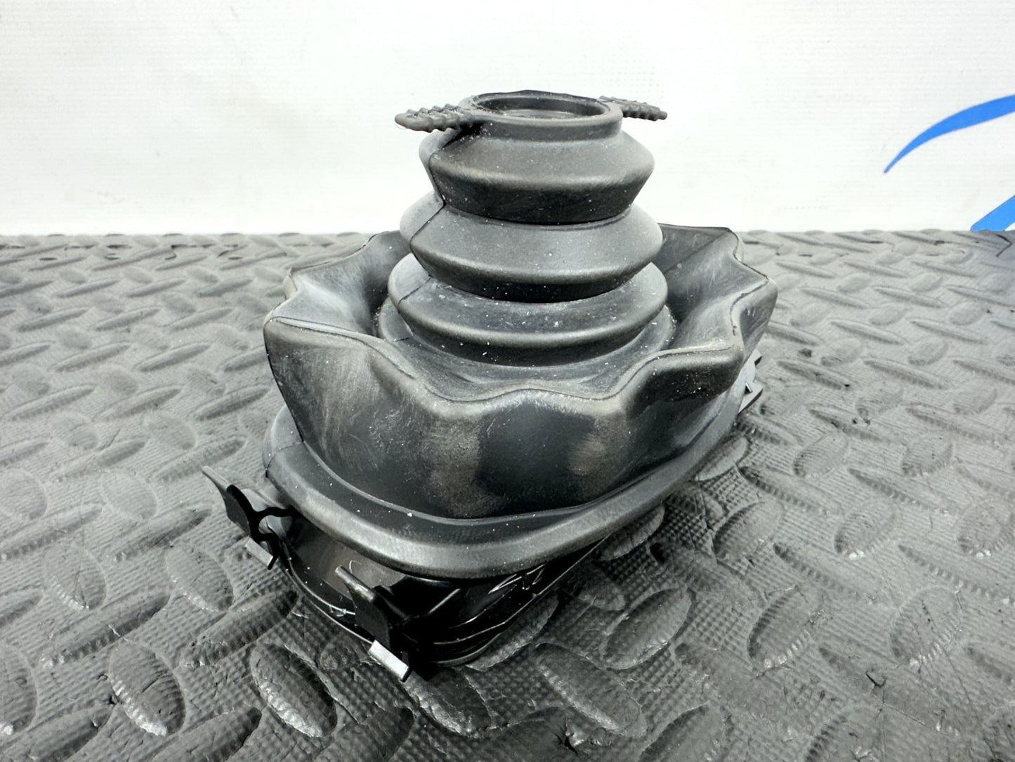 16-19 AUDI A4 B9 GENUINE GEARSTICK RUBBER SEAL TRIM 8W0711406