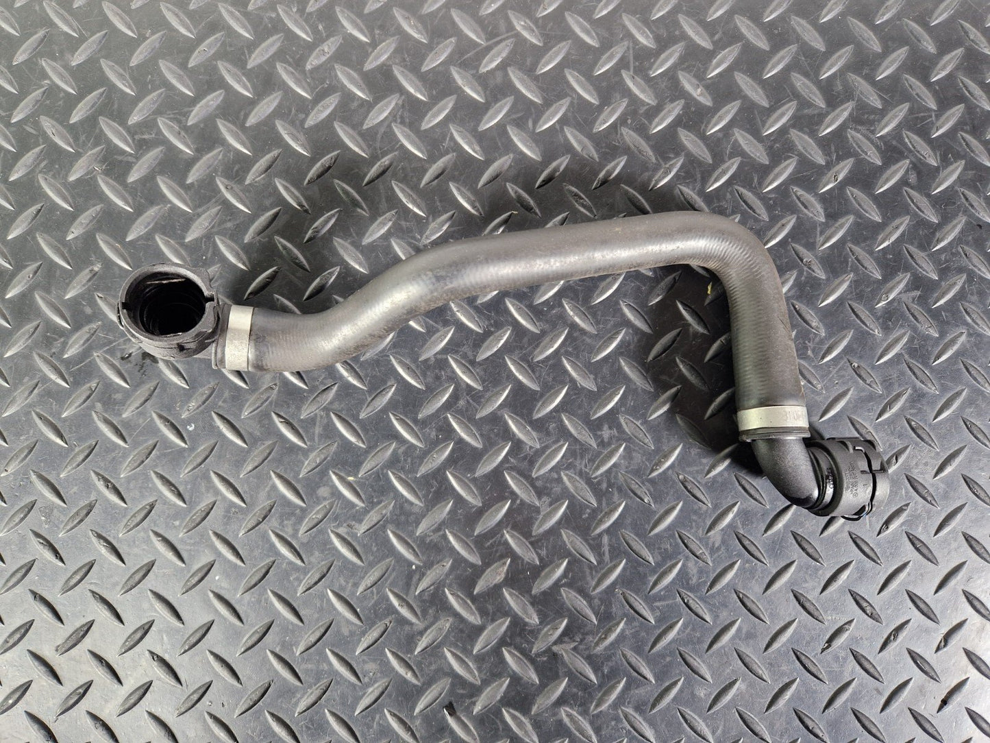 14-21 MERCEDES BENZ W205 GENUINE OEM ENGINE COOLANT HOSE PIPE A2055011682