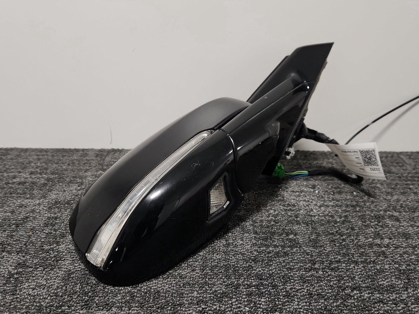 Volvo V40 MK3 (525) Hatchback Genuine Front Right O/S Driver Door Wing Mirror