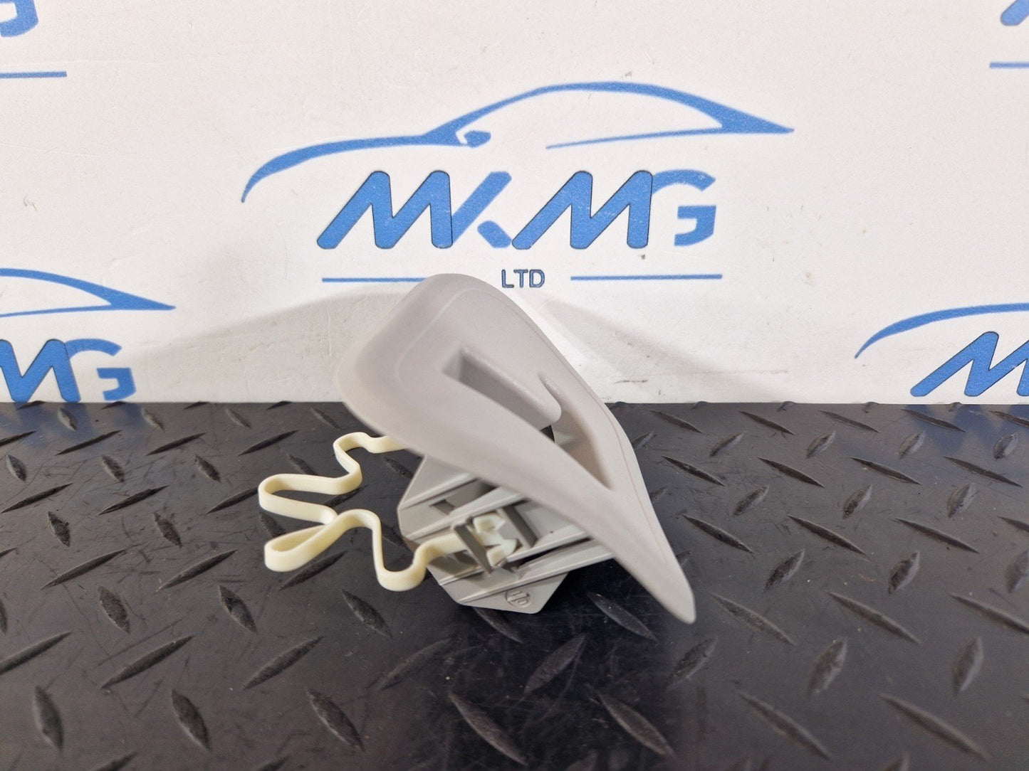 11-19 MERCEDES BENZ ML W166 OEM O/S RIGHT HEADLINER CLOTHES HANGER A1668100631