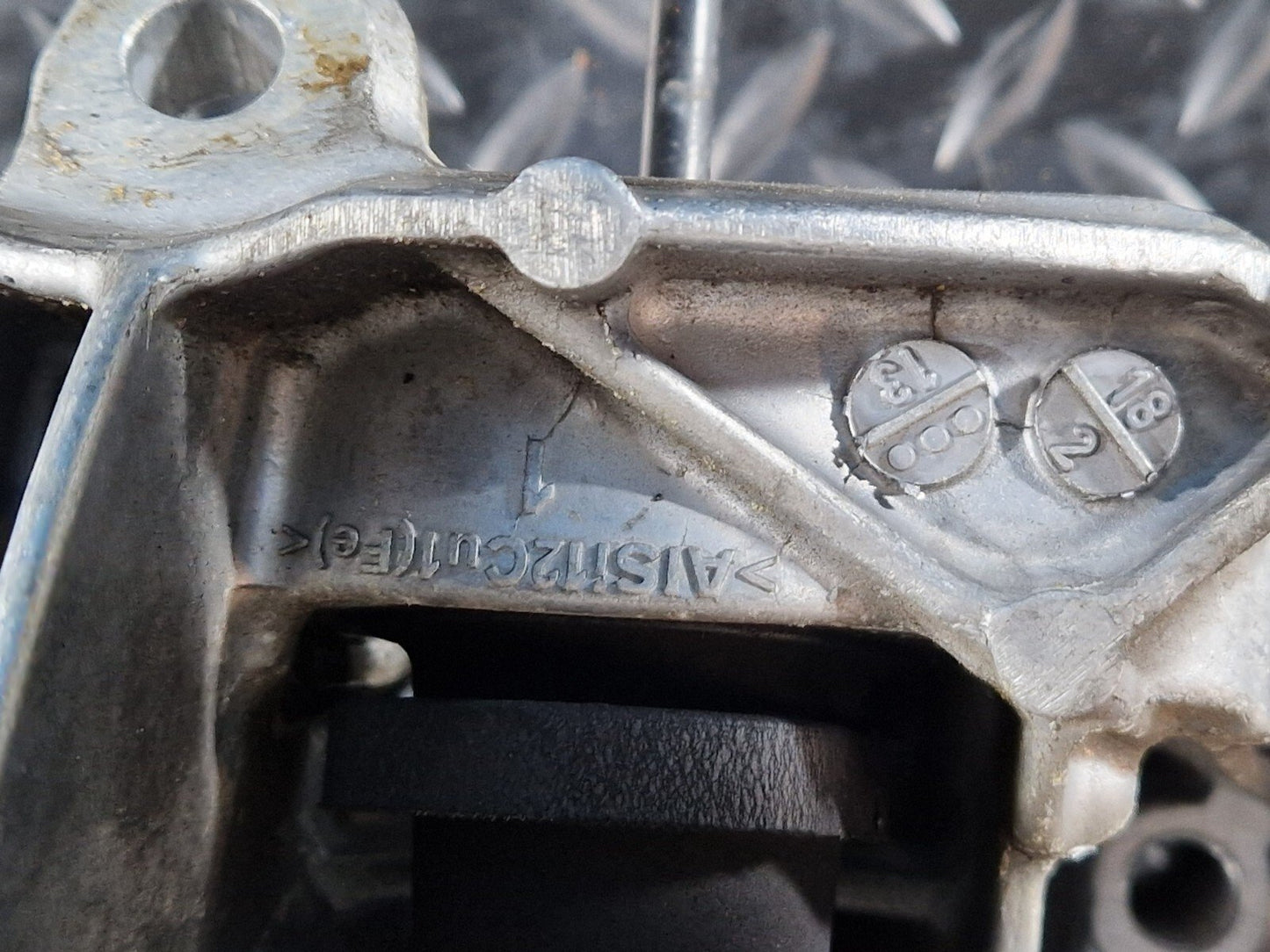 16-24 AUDI A5 F5 GENUINE LEFT N/S ENGINE MOUNT BRACKET & BEARING 4M0199307