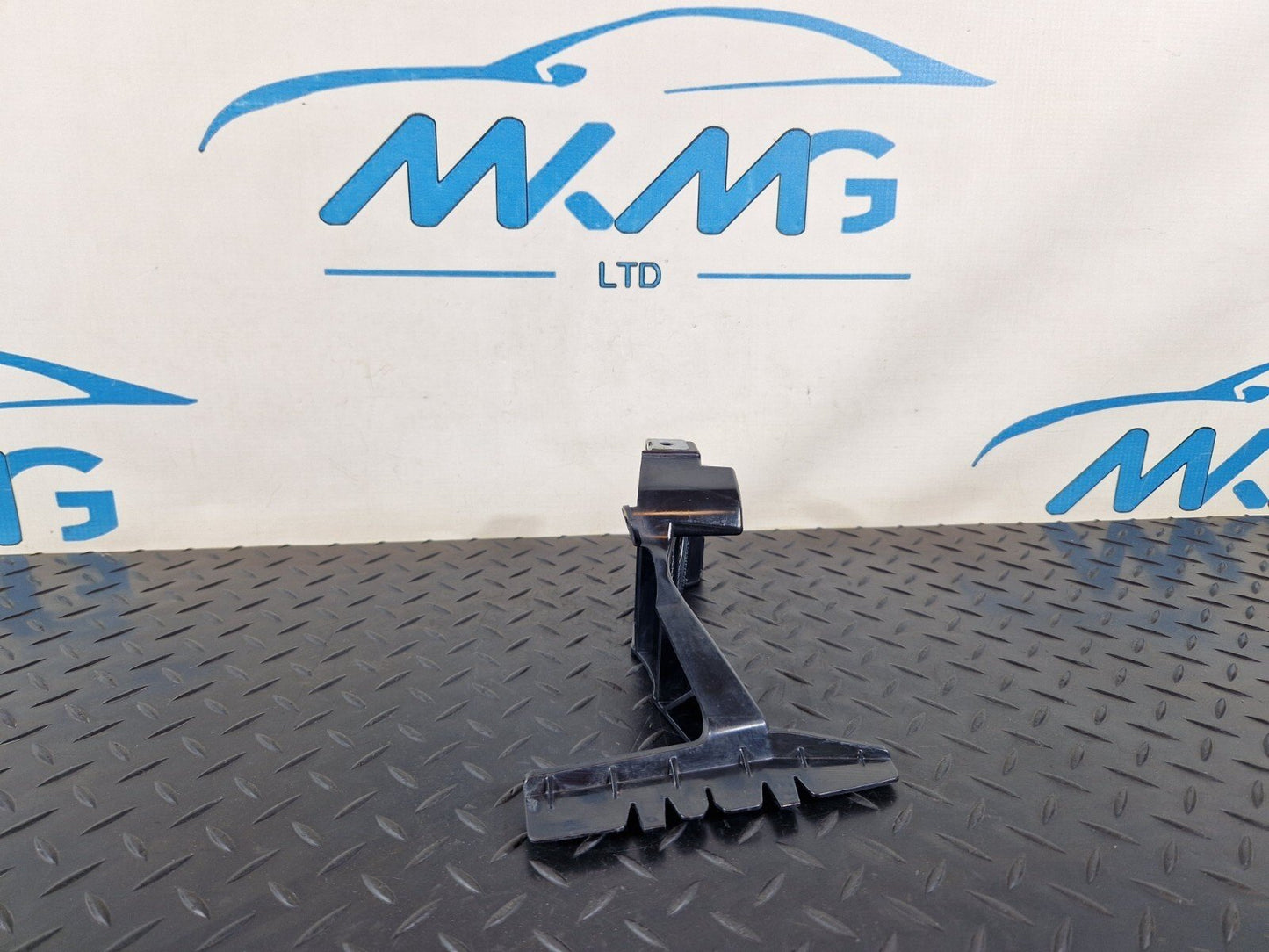 14-19 MERCEDES BENZ GLA X156 REAR LEFT BUMPER HOLDER BRACKET A1568853300