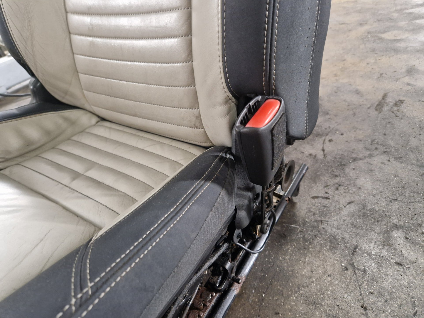 Volvo C30 MK1 FL (MK) (533) Coupe Genuine Front Right O/S Driver Seat