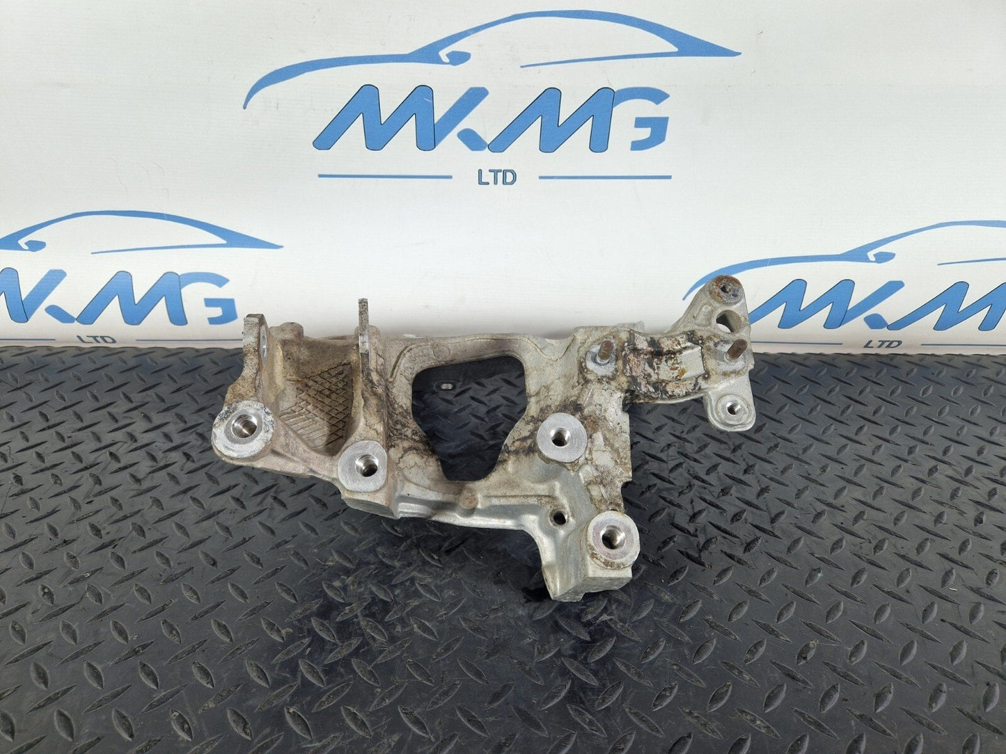 16-19 AUDI A4 B9 GENUINE OEM FRONT RIGHT SIDE SUBFRAME BRACKET MOUNT 8W0399296E