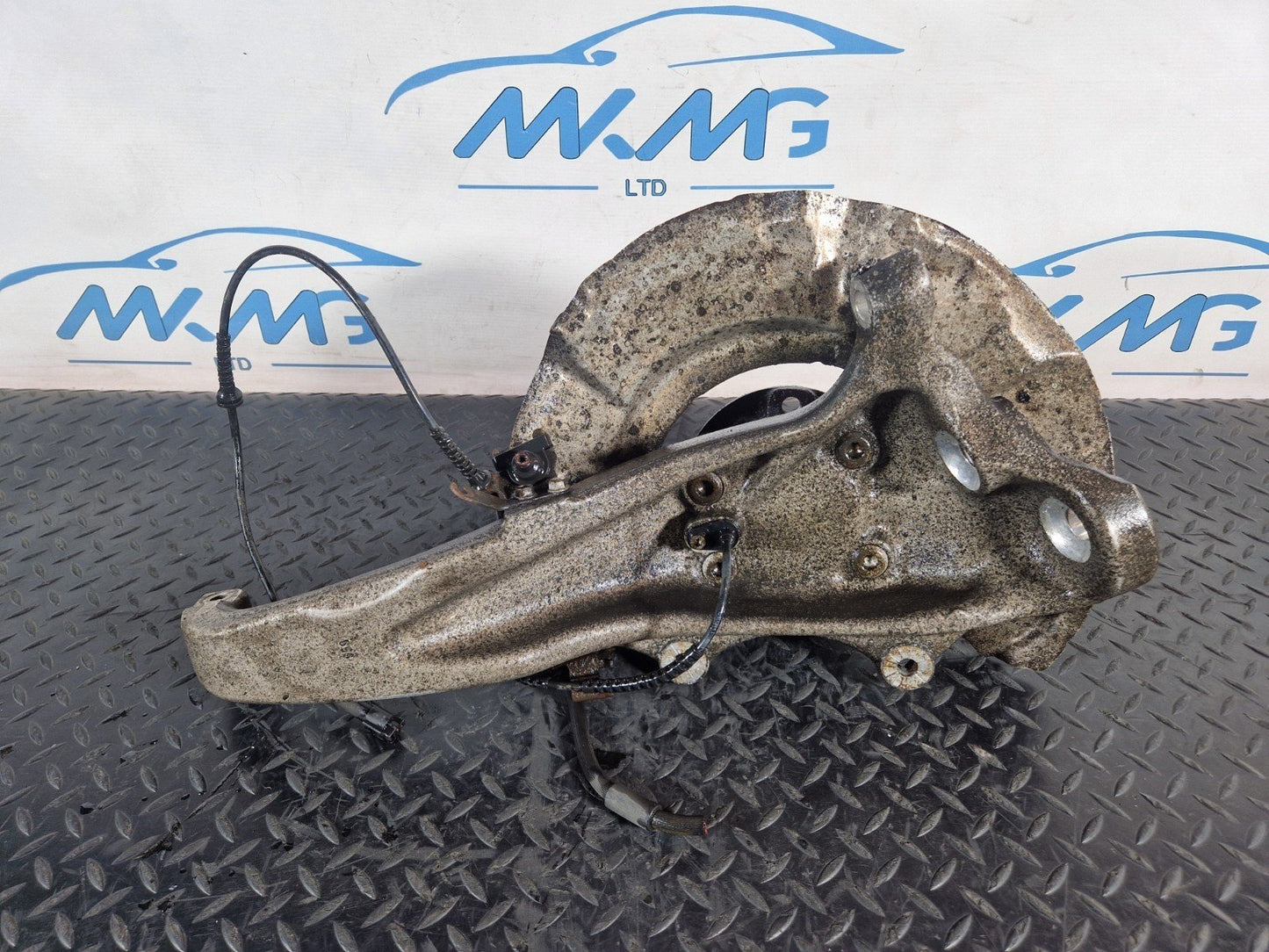 11-18 BMW 6 SERIES F13 FRONT LEFT N/S WHEEL CARRIER HUB 6775769