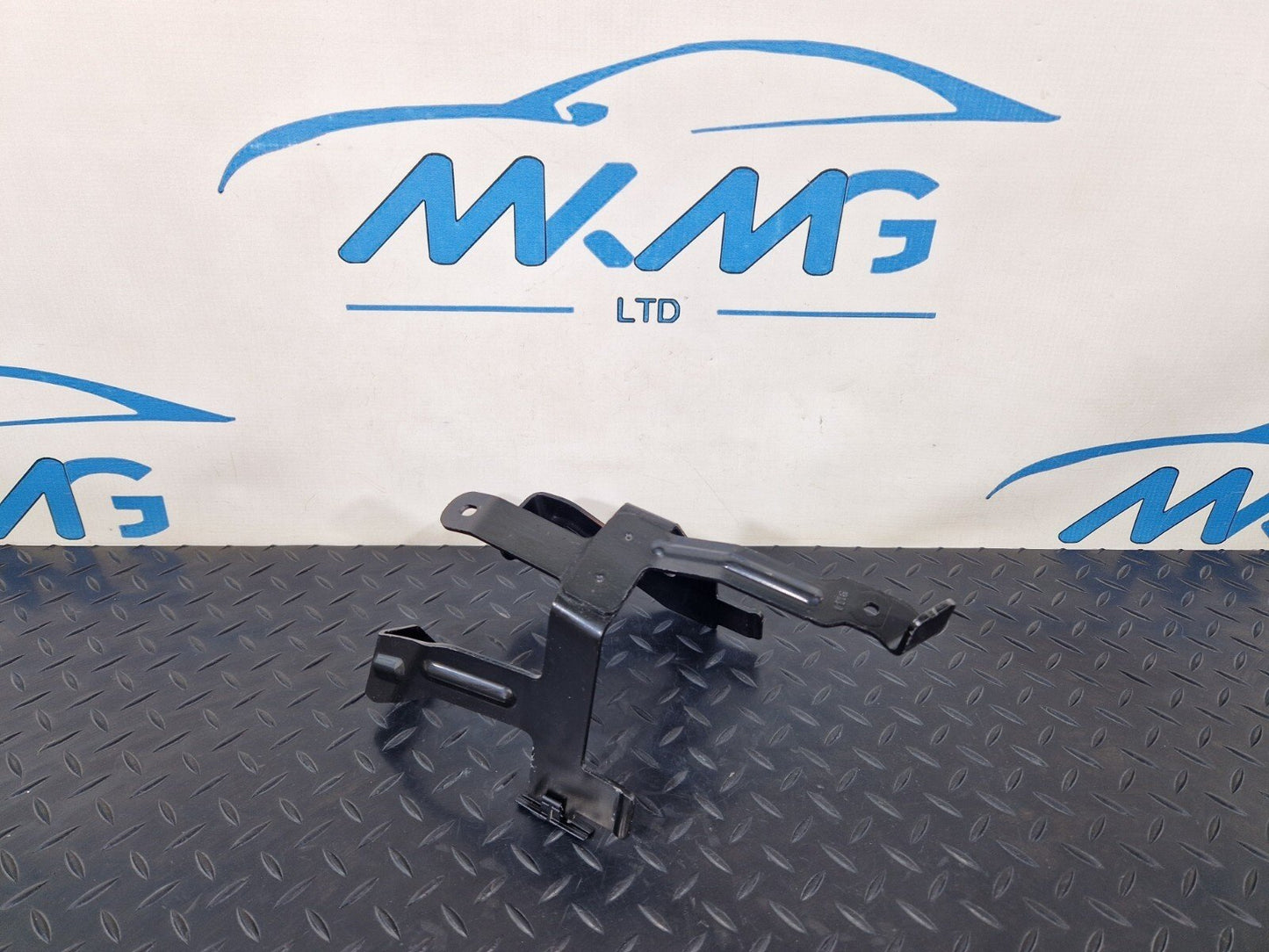 16-19 AUDI A4 AVANT B9 S-LINE EXPANSION TANK BRACKET RHD 8W2121232G