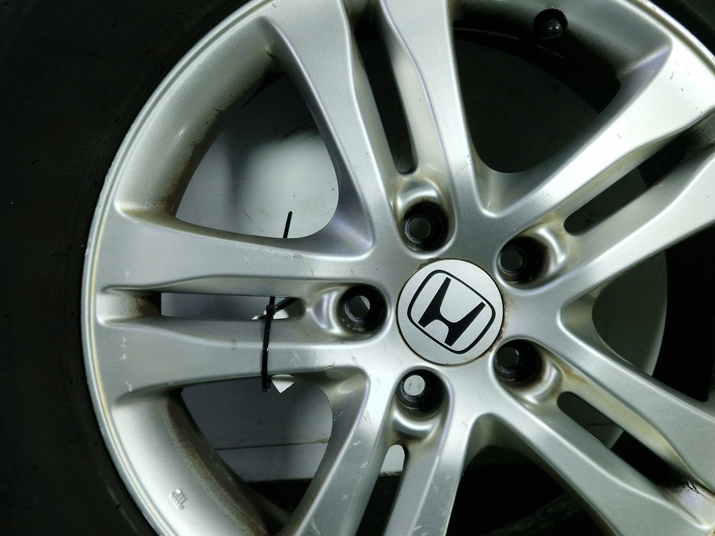 Honda CR-V MK3 FL (RE58) 17" Alloy Wheel with Tyre ~6mm 225/65/17