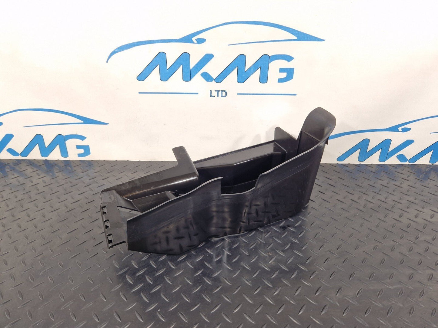 18-ON MERCEDES BENZ SPRINTER W907 W910 AUTO CONSOLE MOUNT BRACKET A9108804700