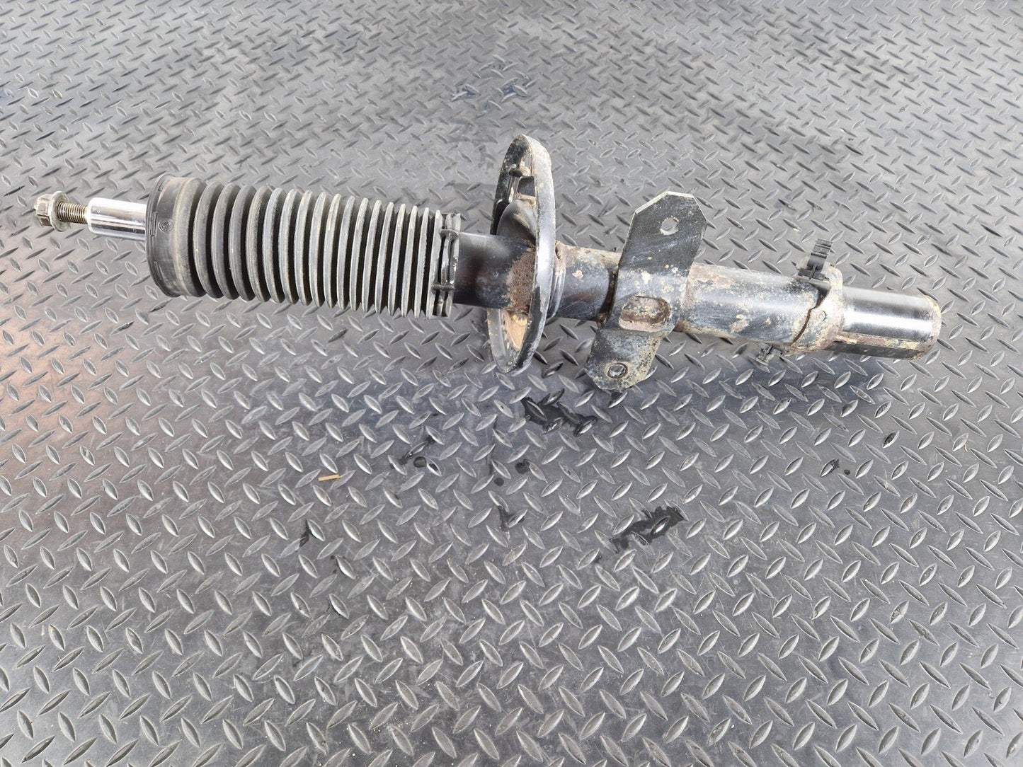 18-ON MERCEDES SPRINTER W910 SHOCK ABSORBER FRONT FITS BOTH SIDES A9103208600