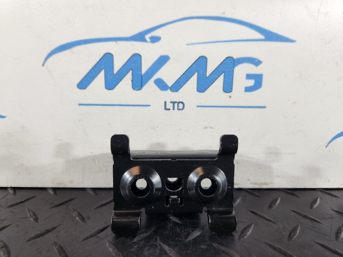 16-19 AUDI A4 B9 GENUINE MOUNTING BRACKET FOR TIE-DOWN EYE 8W9813985