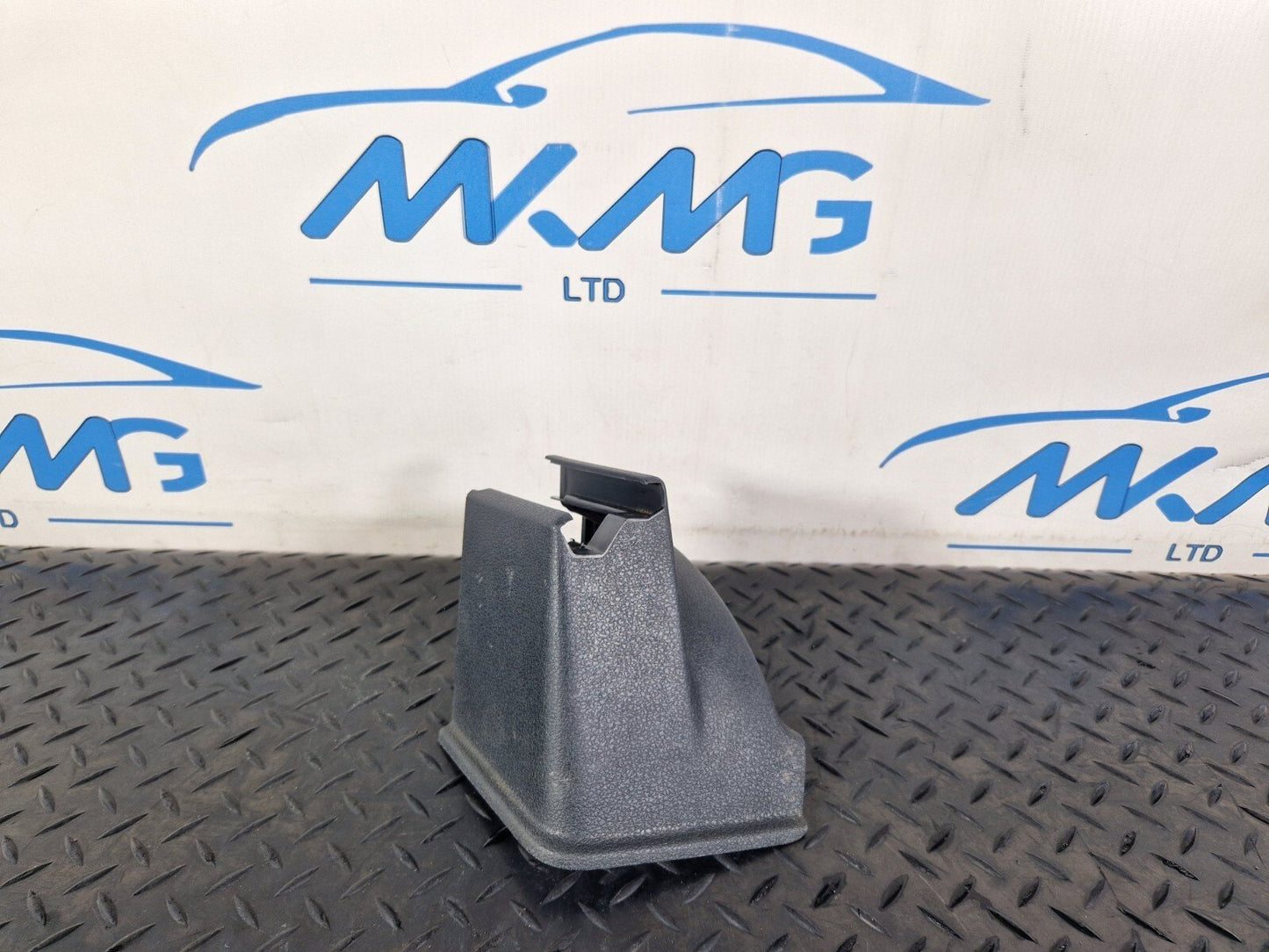 19-ON MERCEDES BENZ B CLASS W247 GENUINE SEAT GUIDE RAIL TRIM A2479190600