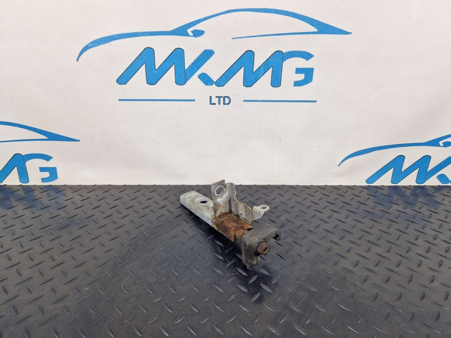 14-21 MERCEDES C220d W205 EXHAUST PIPE MOUNT HOOK BRACKET HOLDER A2054902440