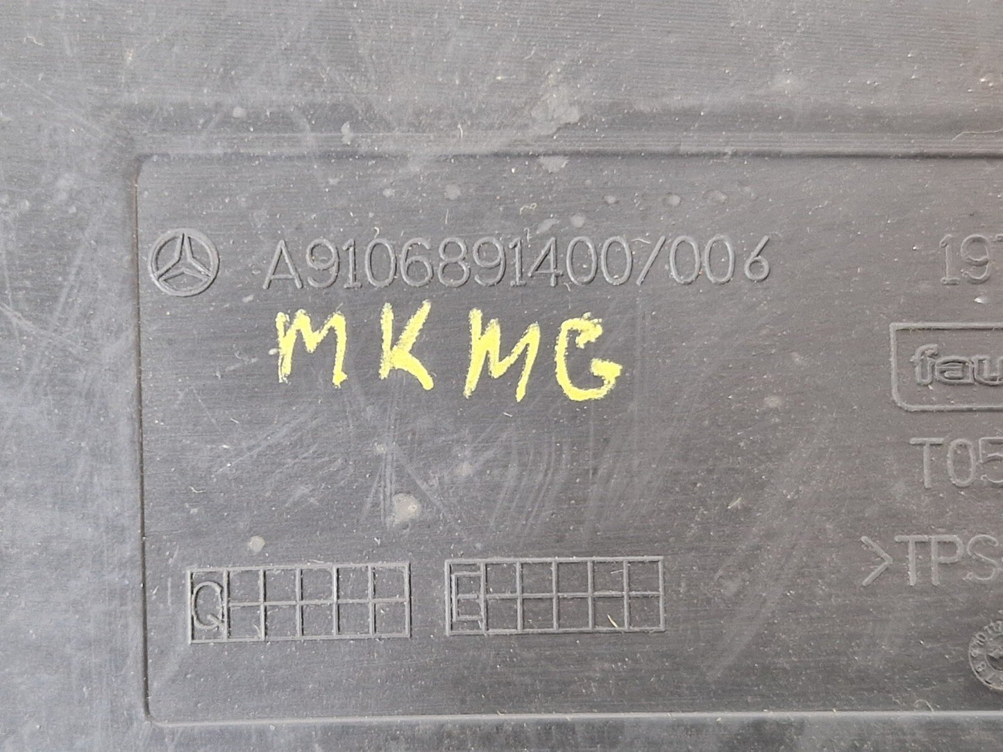 18-ON MERCEDES BENZ SPRINTER W907 W910 OEM EXTERIOR PART A9106891400