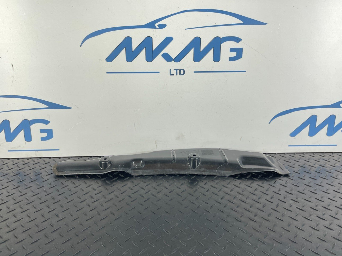 16-19 AUDI A4 B9 GENUINE FRONT RIGHT DRIVER SIDE WING FILLER INSULATOR 8W0821112