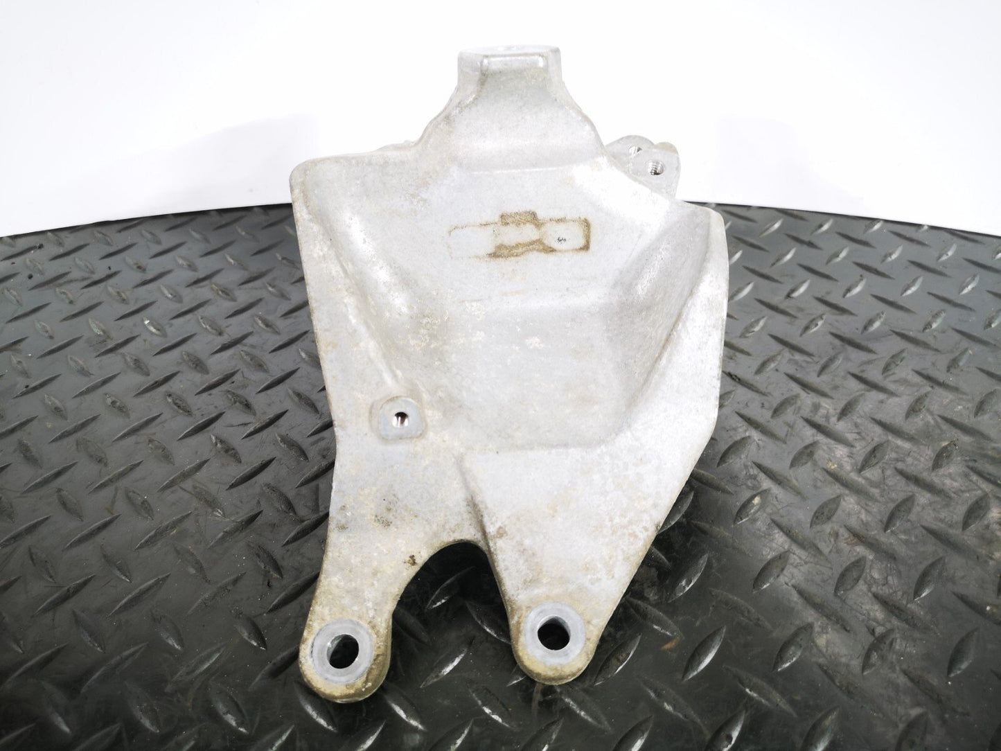 16-19 AUDI A4 B9 GENUINE V6 3.0TDI CSW RIGHT ENGINE MOUNT BRACKET 8W0199308H
