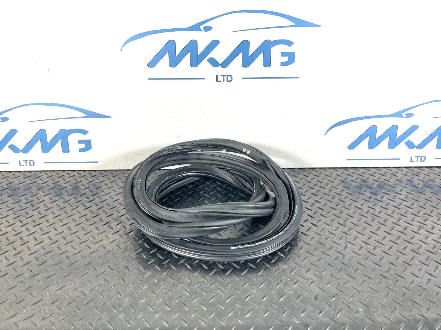 17-20 VW GOLF MK7.5  DOOR SEAL RUBBER FRONT LEFT LH 5GE867911B