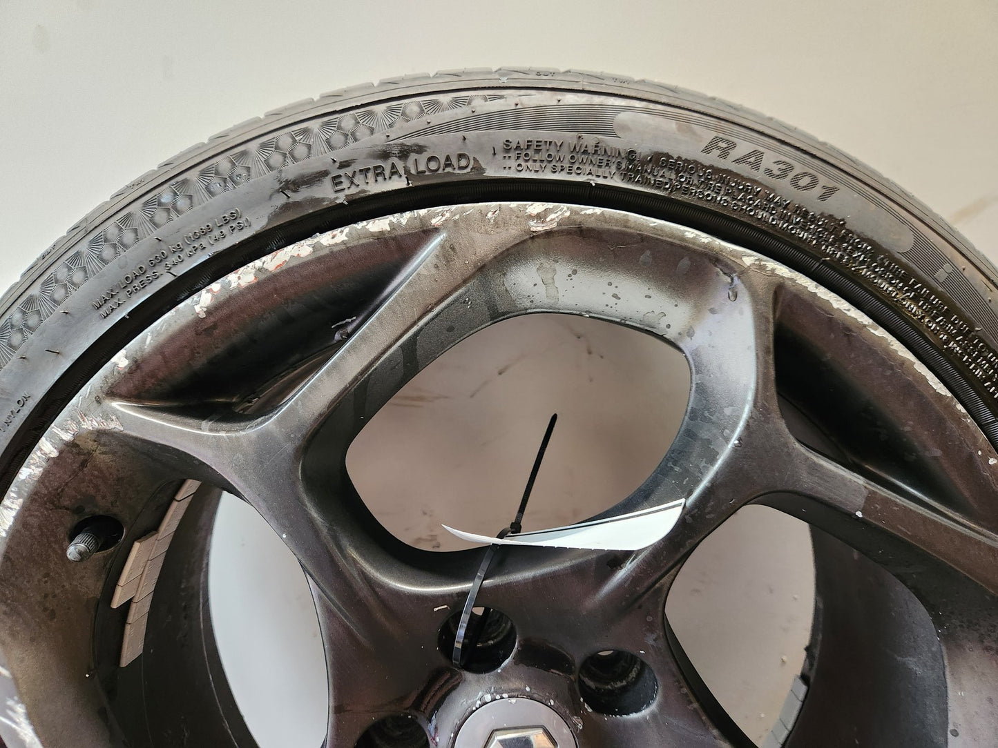 Renault Mégane MK3 (Ph2) (X95) 18" Alloy Wheel with Tyre 225/40/18 ~6mm