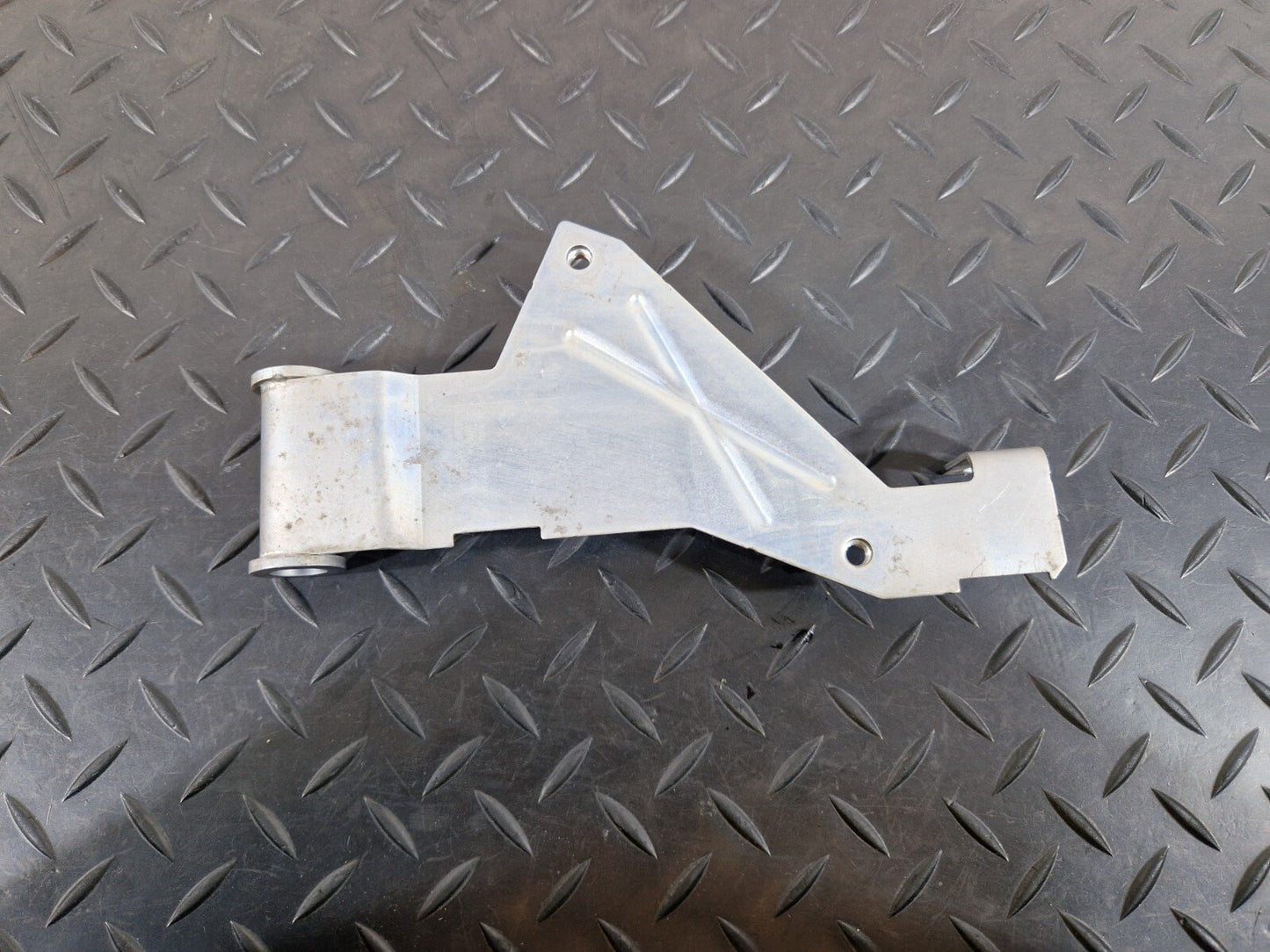 18-ON MERCEDES BENZ A CLASS W177 NOX OXYGEN SENSOR BRACKET HOLDER A6081400300