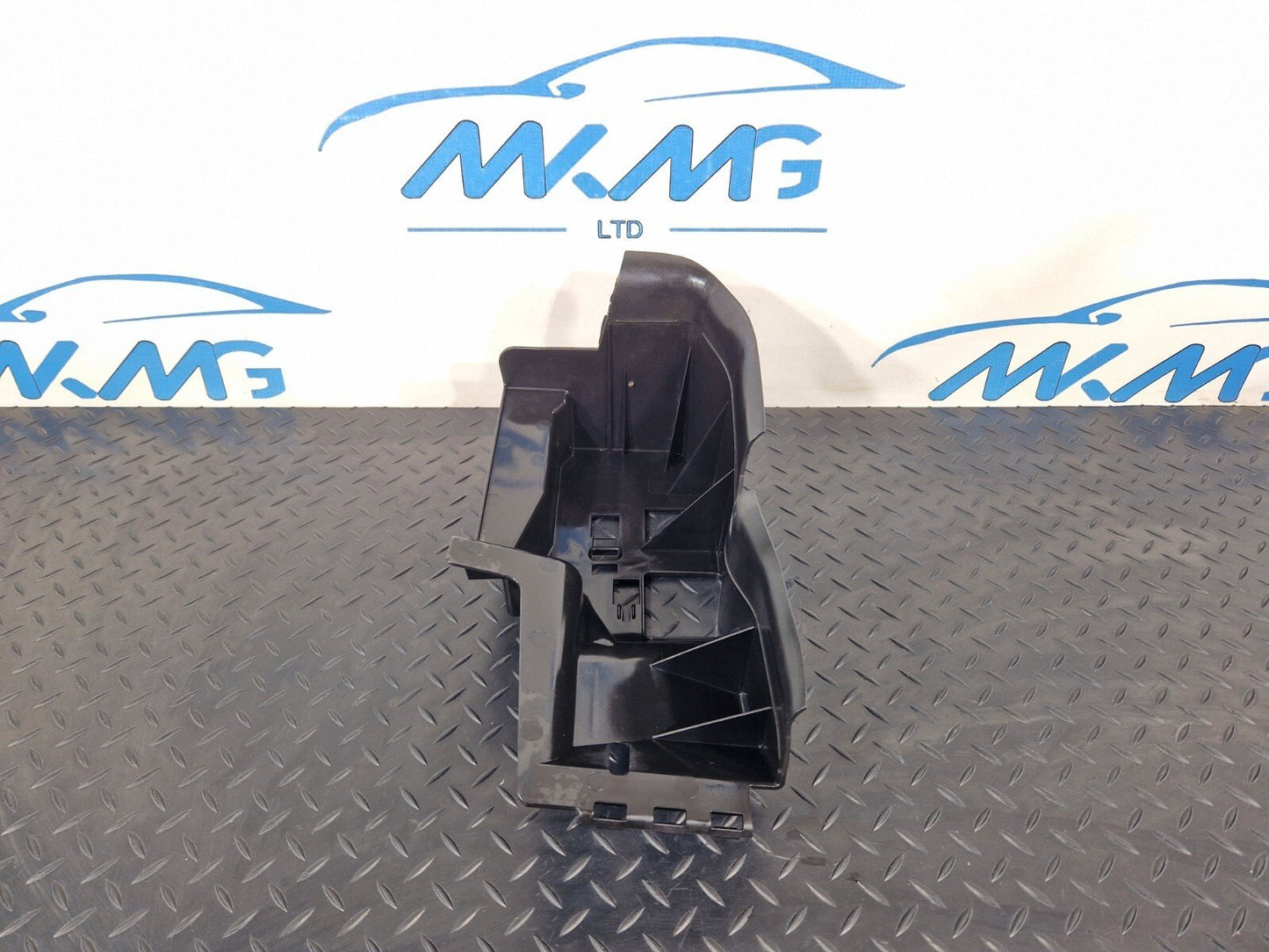 18-ON MERCEDES BENZ SPRINTER W907 W910 AUTO CONSOLE MOUNT BRACKET A9108804700