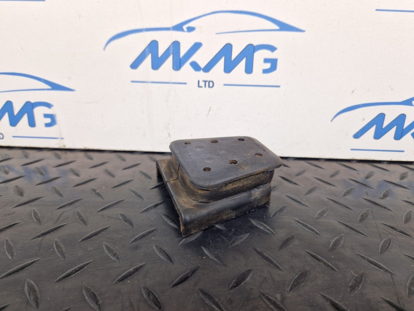 2018-ON MERCEDES BENZ SPRINTER W907 SPRING BEARING A9063220019