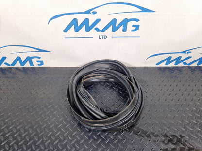16-19 AUDI A4 B9 SALOON GENUINE TAILGATE RUBBER SEAL 8W5827705D