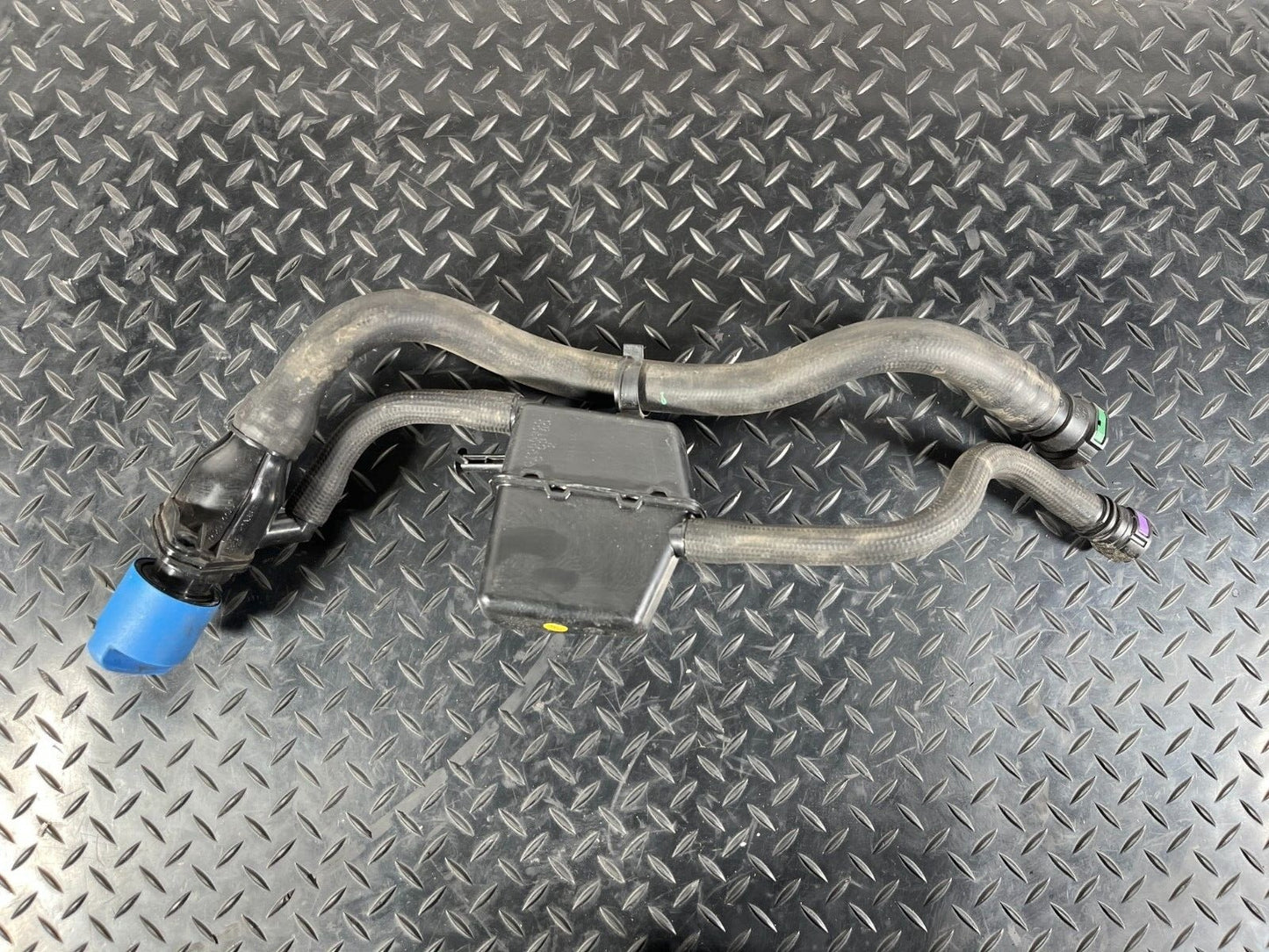 16-19 AUDI A4 B9 2.0TDI  GENUINE ADBLUE TANK FILLING HOSES 8W0131963A