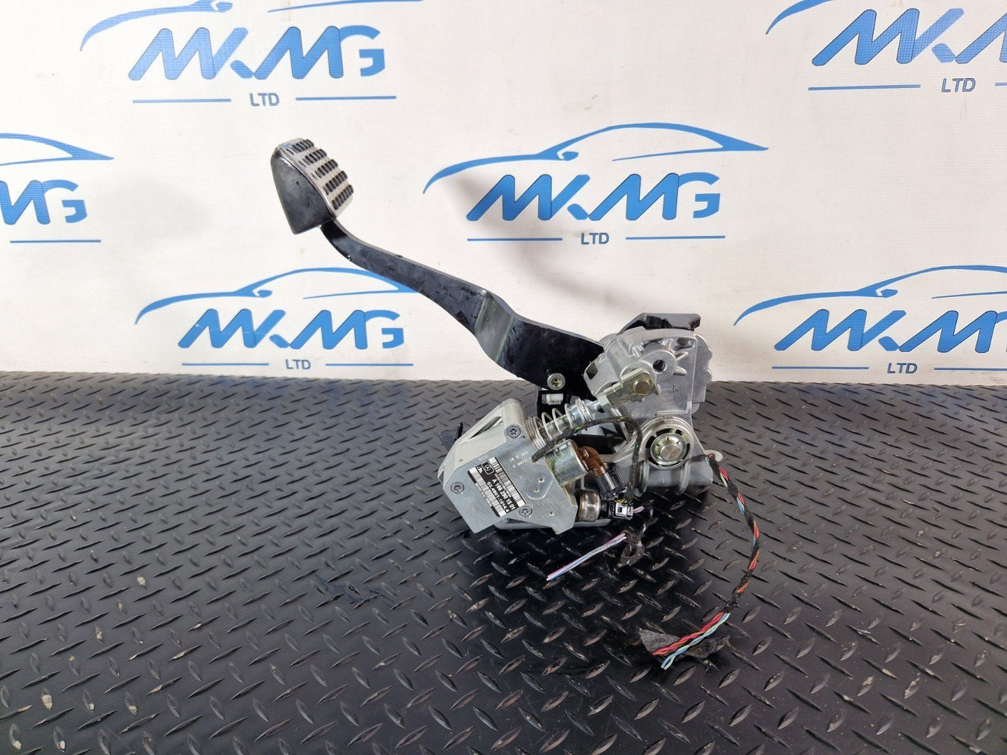 16-19 MERCEDES BENZ GLE W166 BRAKE PEDAL ASSEMBLY A1662901901 A1662901501