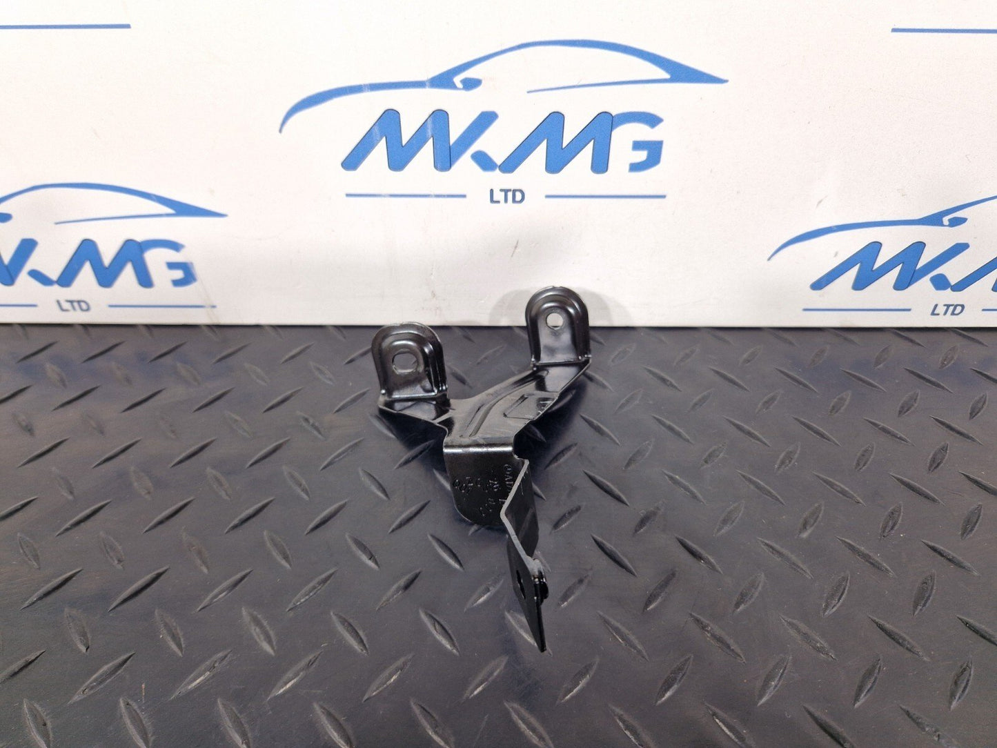 19-ON MERCEDES BENZ CLA C118 REAR RIGHT LOAD COMPARTMENT BRACKET A1776802003