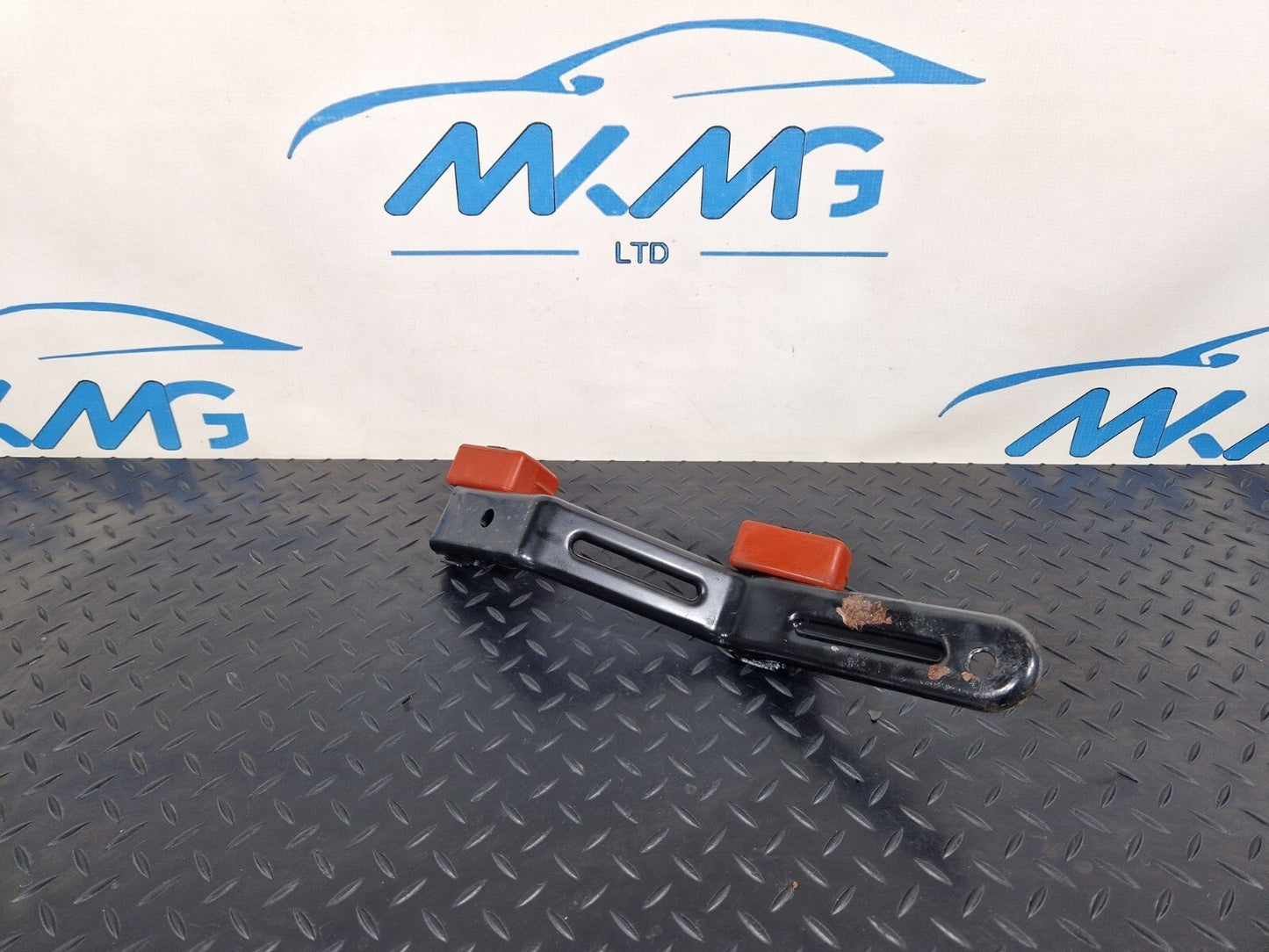 18-ON MERCEDES BENZ SPRINTER W907 W910 EXHAUST MUFFLER HOLDER A9104921500
