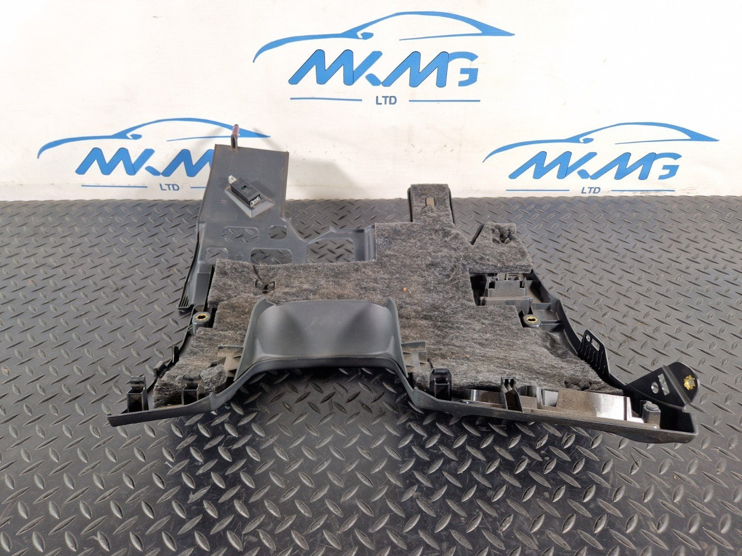 12-18 AUDI A6 C7 GENUINE O/S/F RIGHT DASHBOARD LOWER TRIM 4G2863076