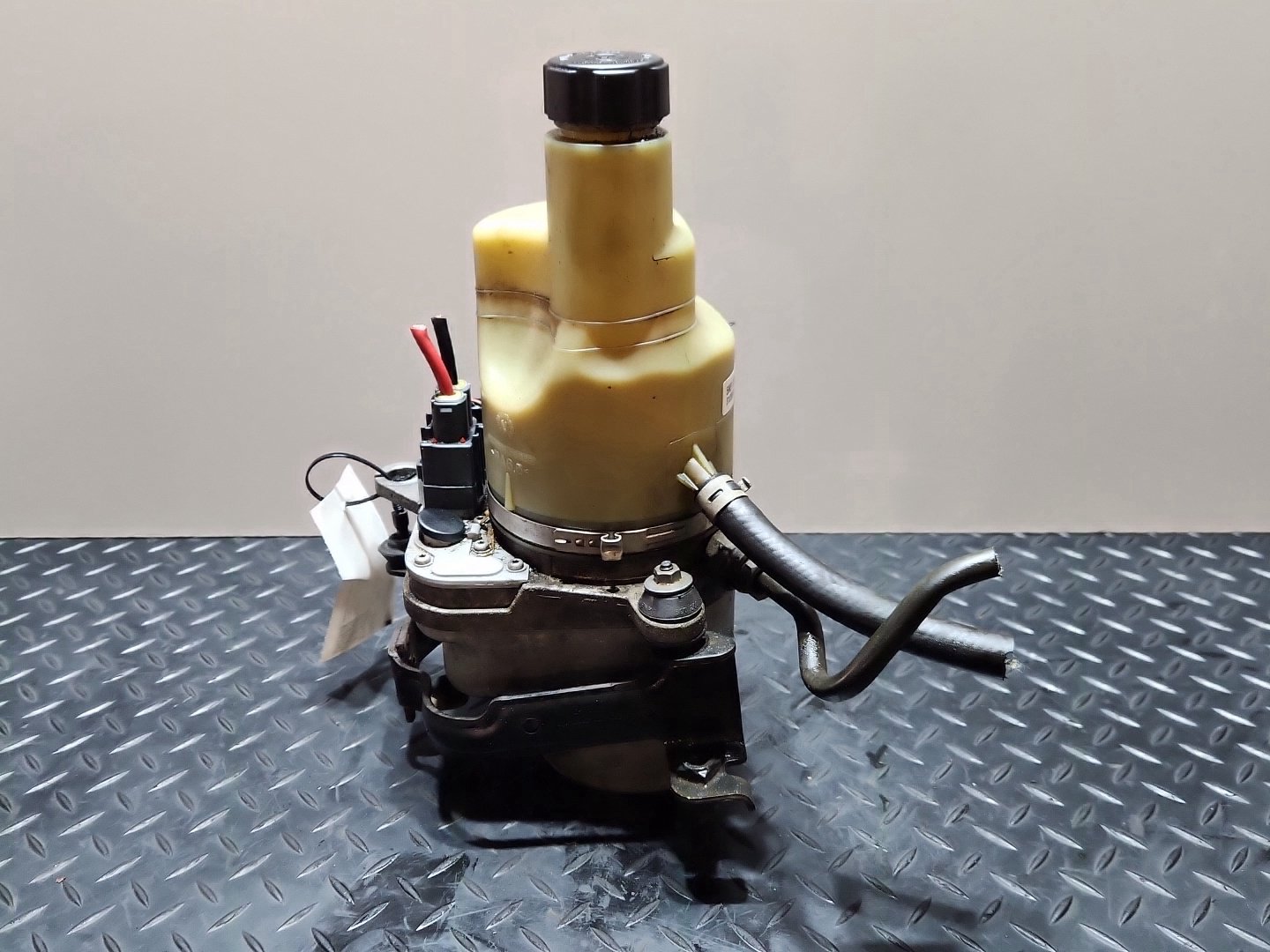 Volvo S40 MK2 (MS) Saloon 2.0 Diesel Genuine Power Steering Pump 5N513K514AE