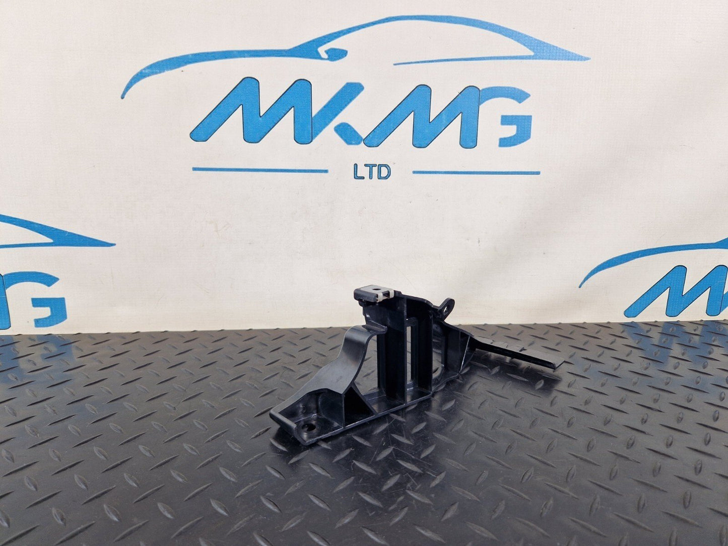 14-19 MERCEDES BENZ GLA X156 REAR LEFT BUMPER HOLDER BRACKET A1568853300