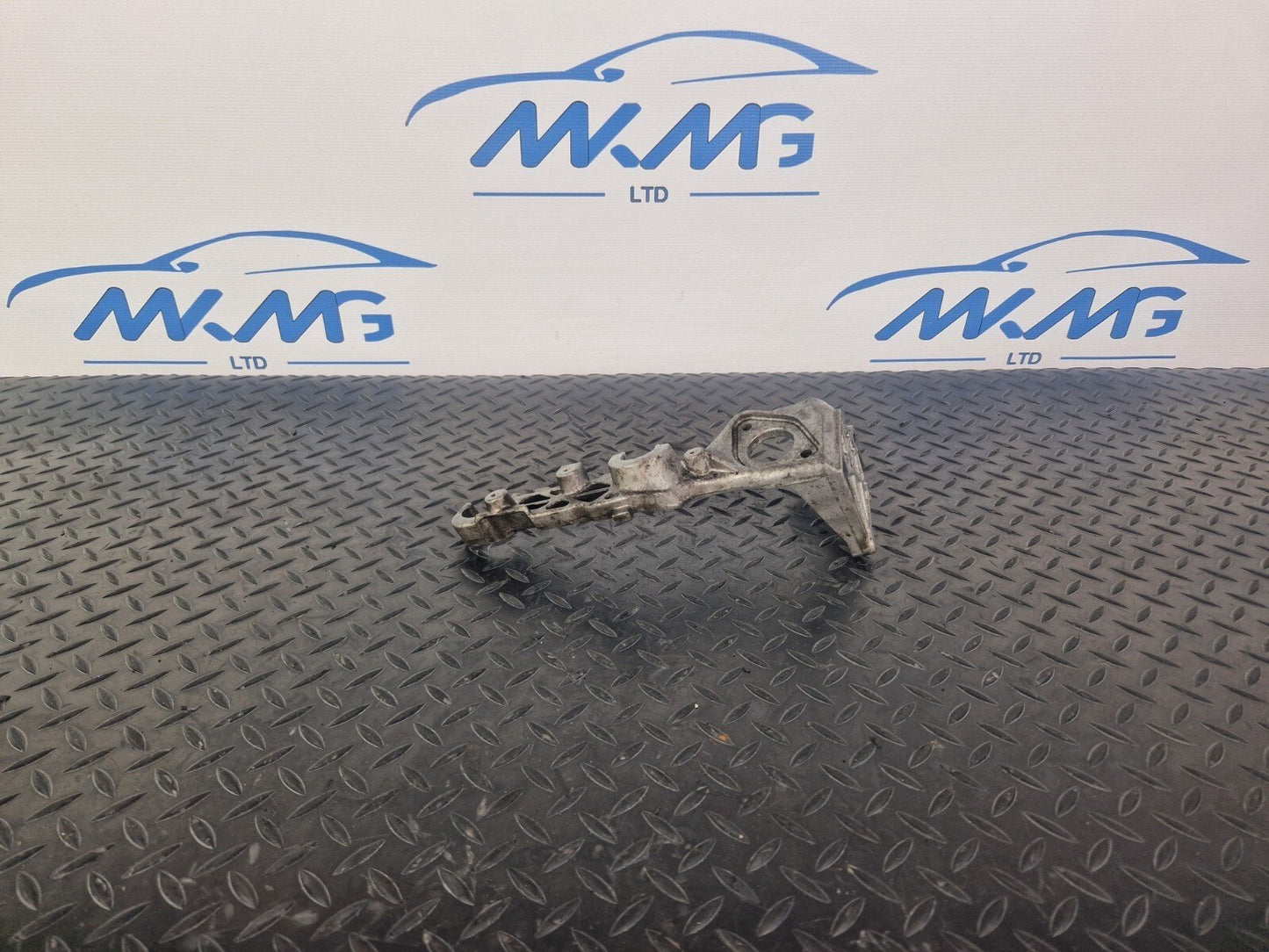 14-21 MERCEDES-BENZ C250D W205 FRONT AIR FILTER BOX HOUSING HOLDER A6510940427
