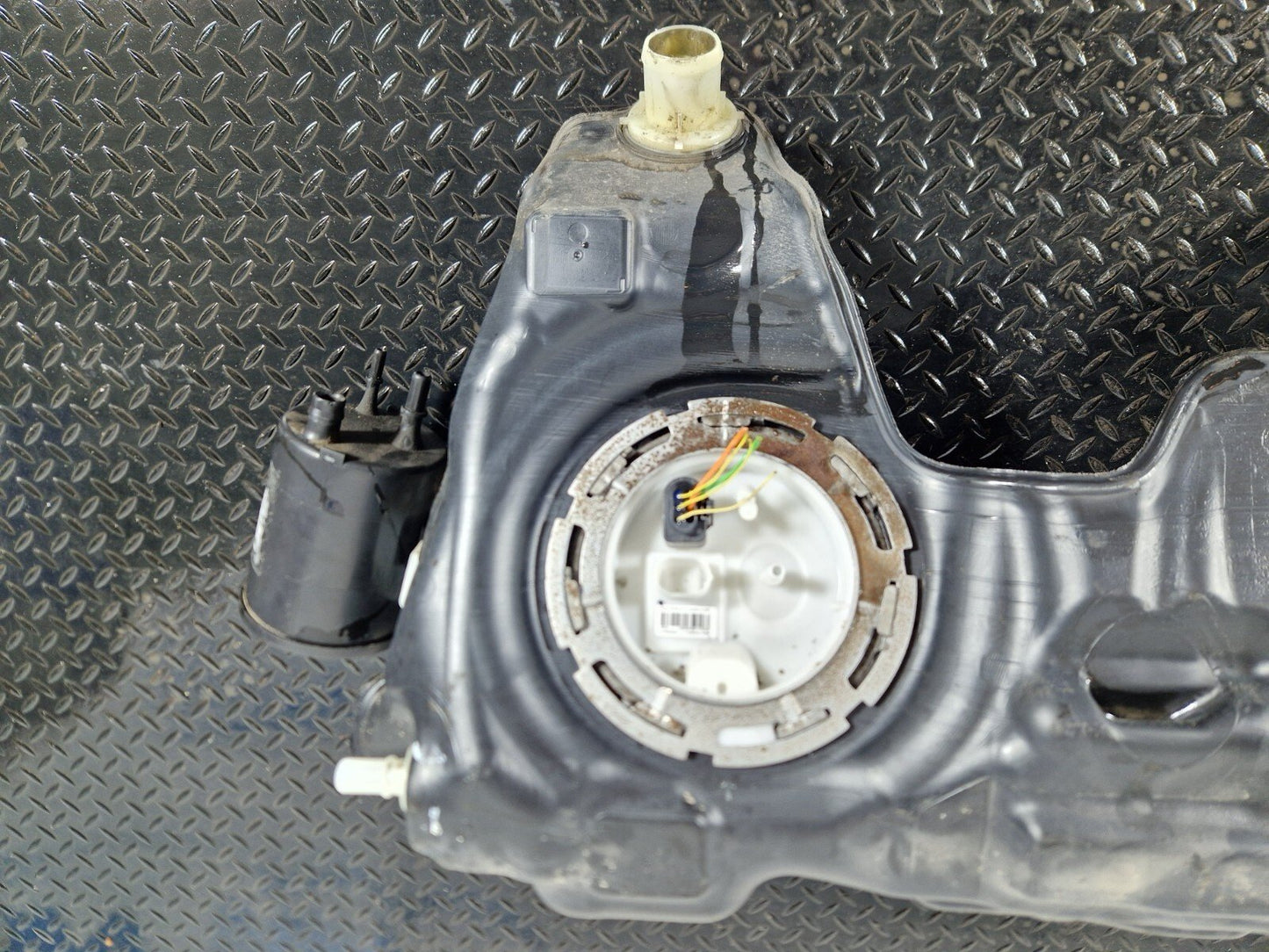 BMW 1 2 SERIES F20 F21 F22 F23 F87 M235I BARE PETROL FUEL TANK WITH PUMP 7326870
