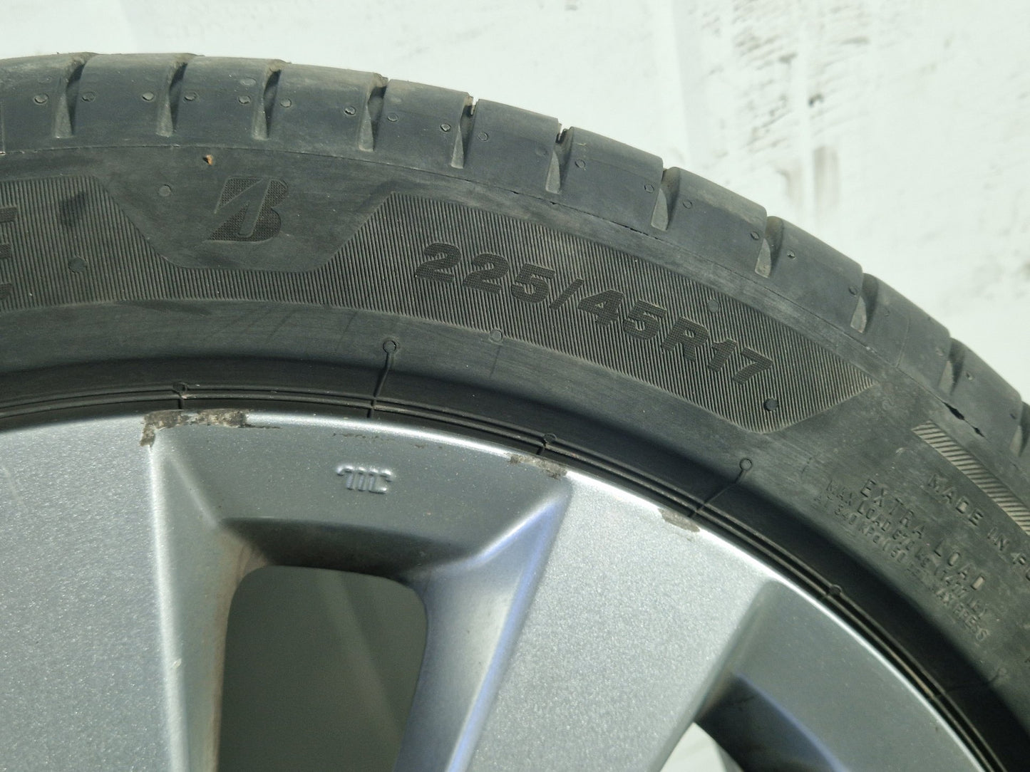 Honda Civic MK9 (FK27) 17" Alloy Wheel with Tyre ~6mm 225/45/17