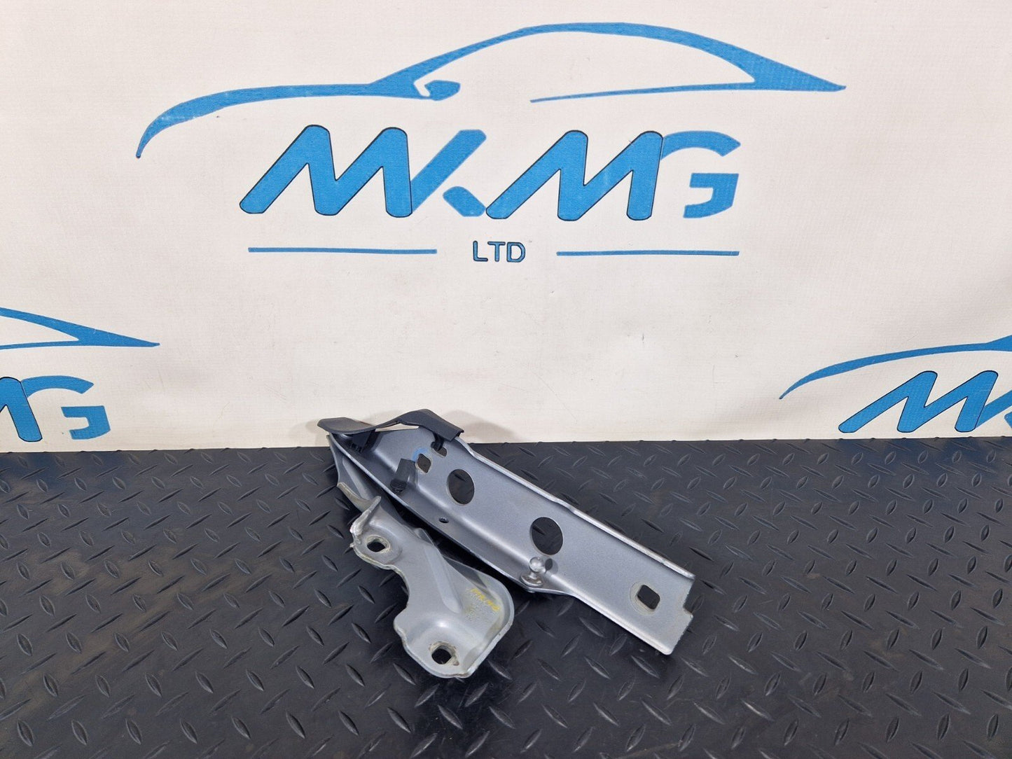 15-18 AUDI A7 4G OEM GENUINE BONNET HINGE LEFT 4G8823301E