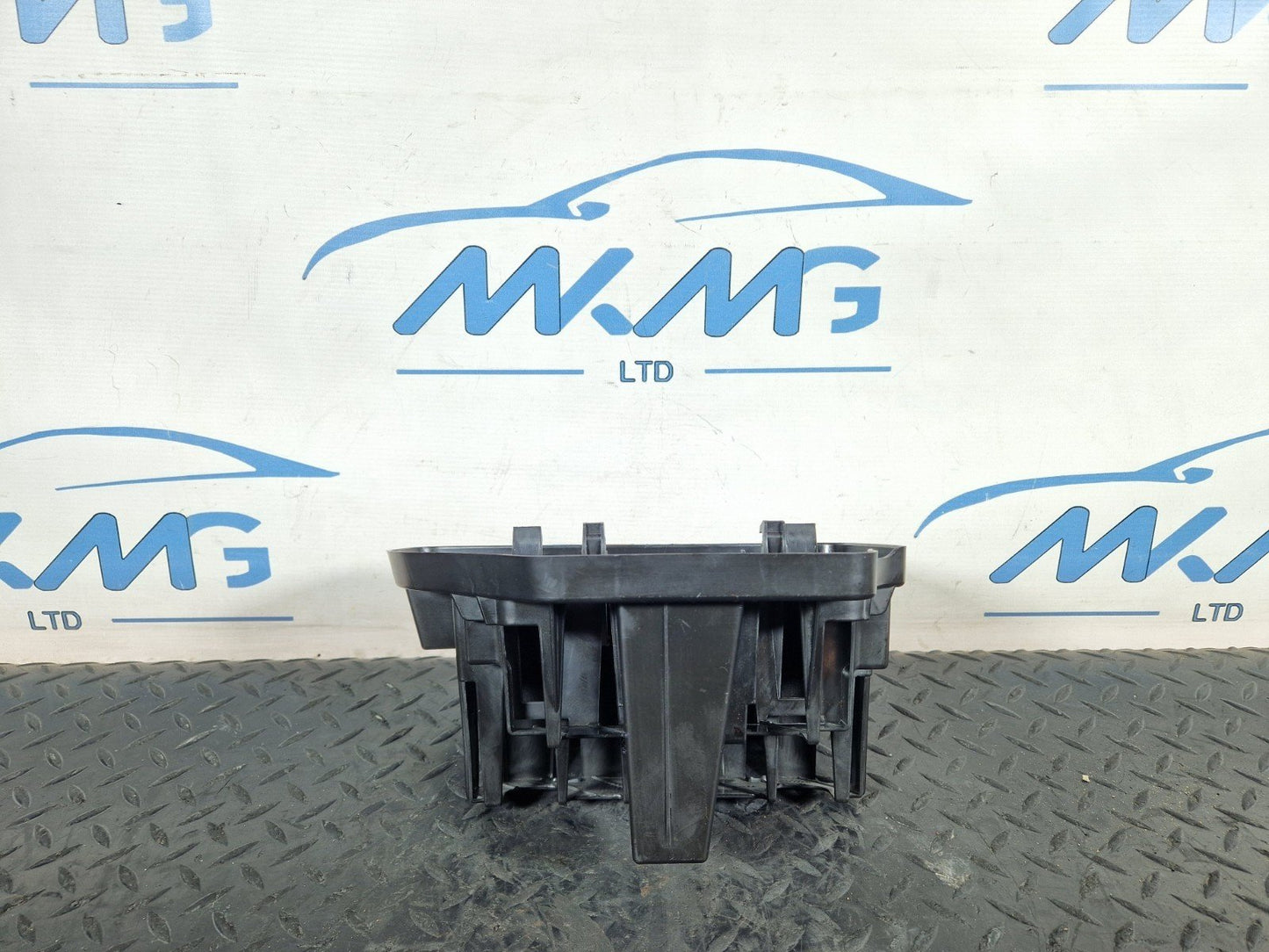16-19 MERCEDES BENZ GLE W166 GENUINE FUSE BOX HOLDER BRACKET A1665450840