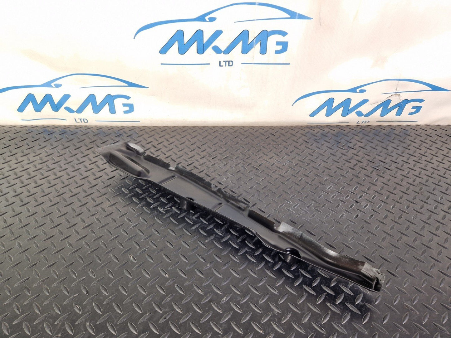 16-19 AUDI A4 B9 GENUINE FRONT RIGHT DRIVER SIDE WING FILLER INSULATOR 8W0821112