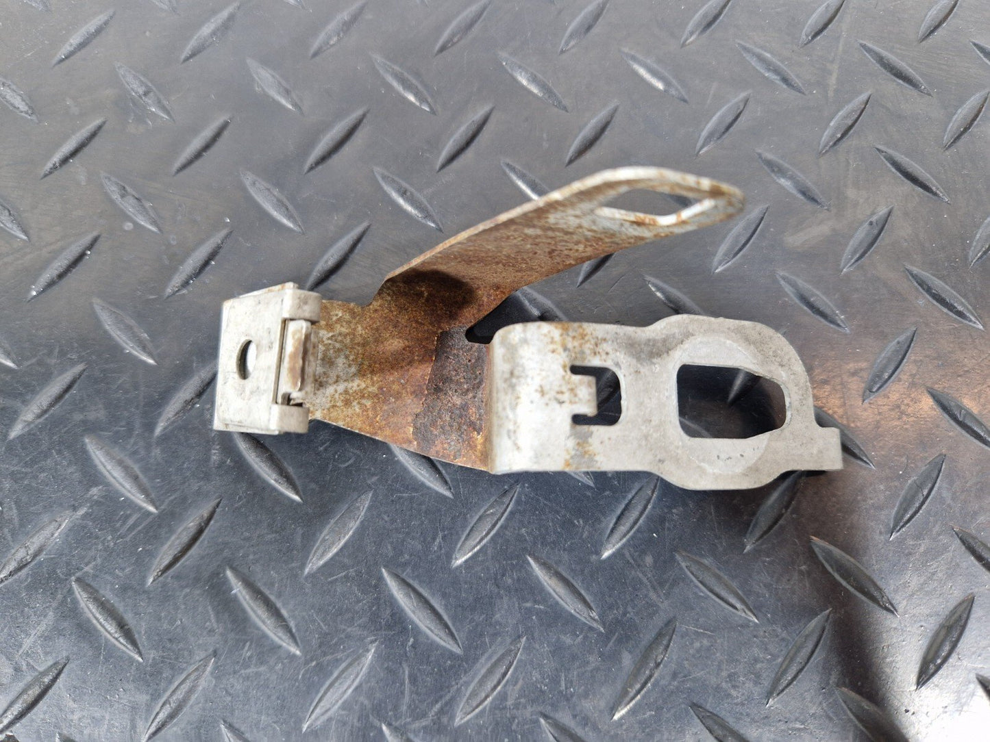 14-21 MERCEDES BENZ W205 OEM FRONT RIGHT SIDE O/S SLAM PANEL BRACKET A2055240240