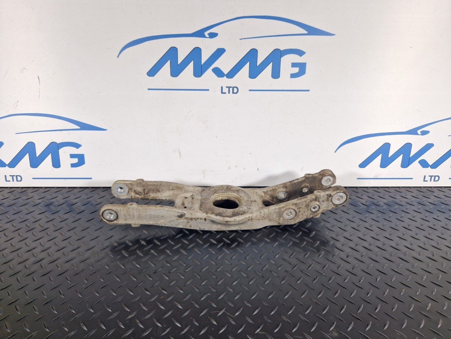 14-21 MERCEDES BENZ C300h W205 GENUINE REAR LEFT LOWER WISHBONE A2053503900