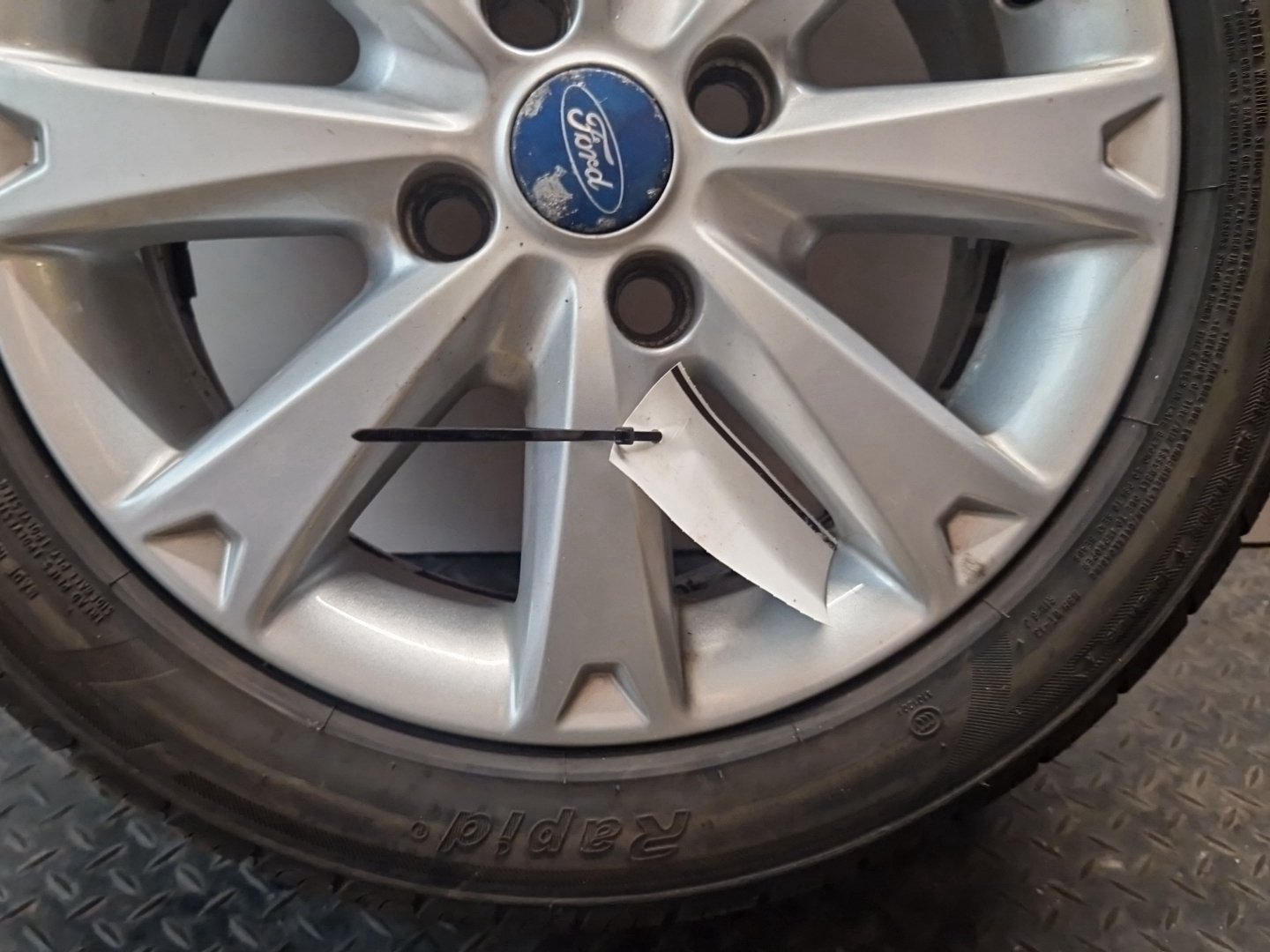 2009 Ford Fiesta MK7 (B299) 15" Alloy Wheel with Tyre 195/50/15 ~4mm 8V211007GA
