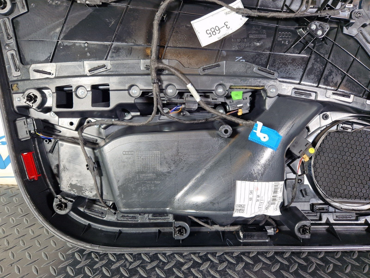 16-19 AUDI A4 B9 GENUINE FRONT DRIVER SIDE DOOR CARD PANEL 8W0867118