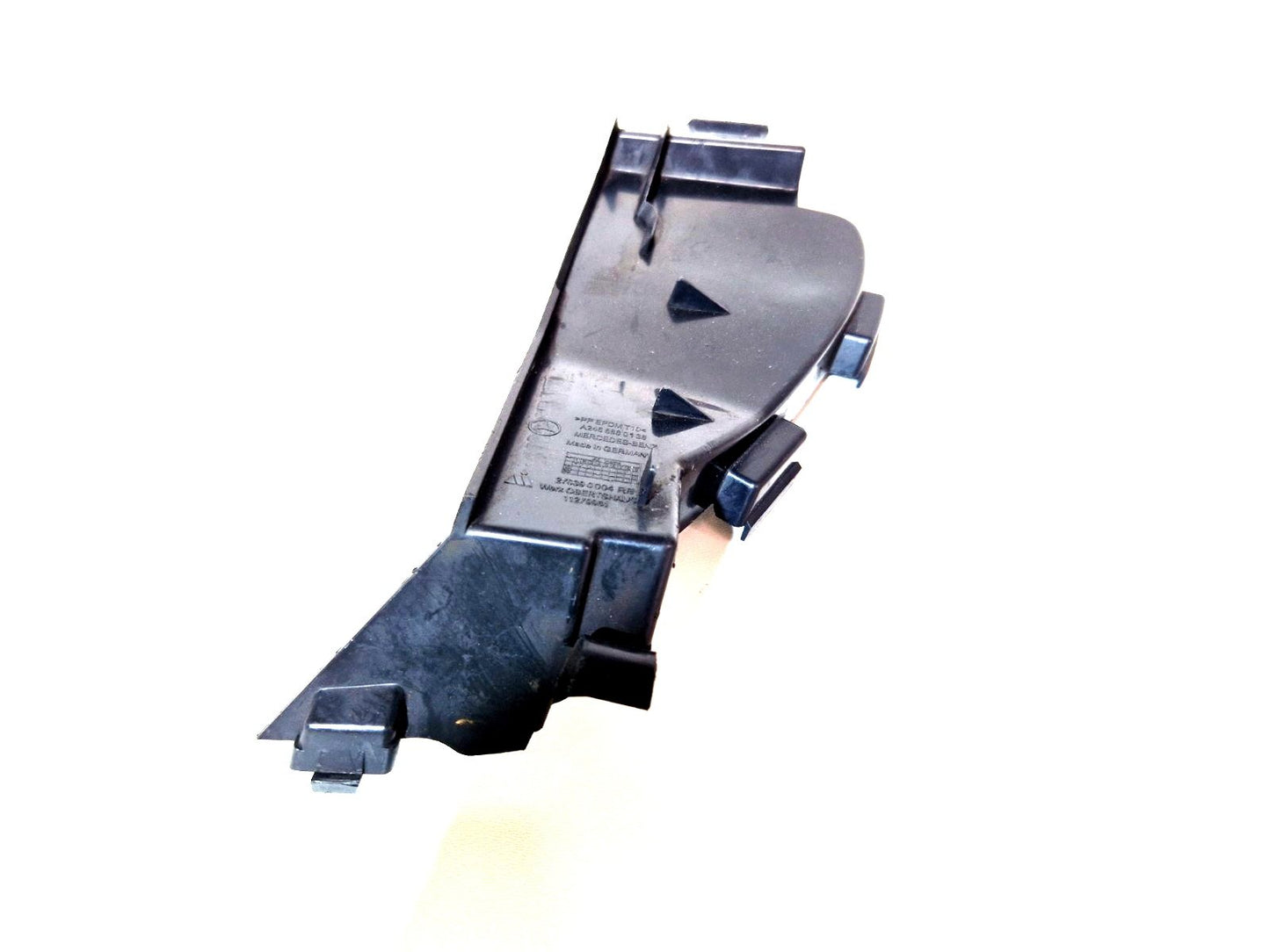 MERCEDES B-CLASS W246 FRONT GRILL MOUNT BRACKET AIR GUIDE A2468880138