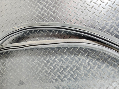11-19 MERCEDES BENZ ML W166 GENUINE BOOT / TAILGATE RUBBER SEAL A1667400178