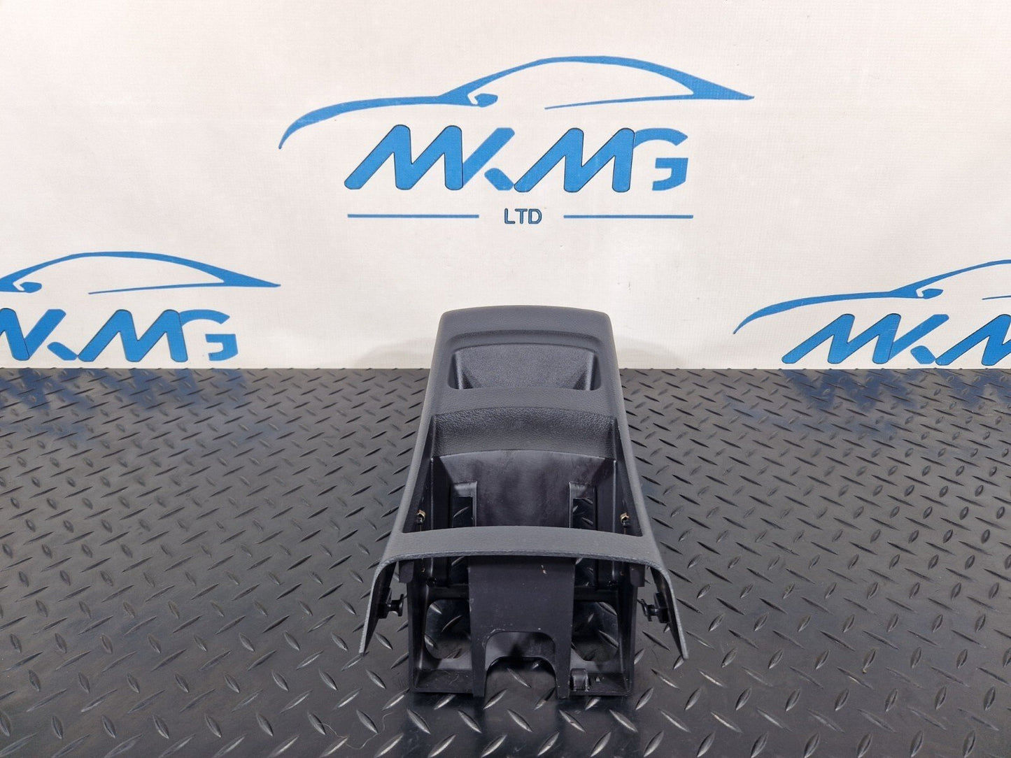 19-ON MERCEDES BENZ B CLASS W247 REAR CENTER CONSOLE TRIM & AIR VENT A2476803001