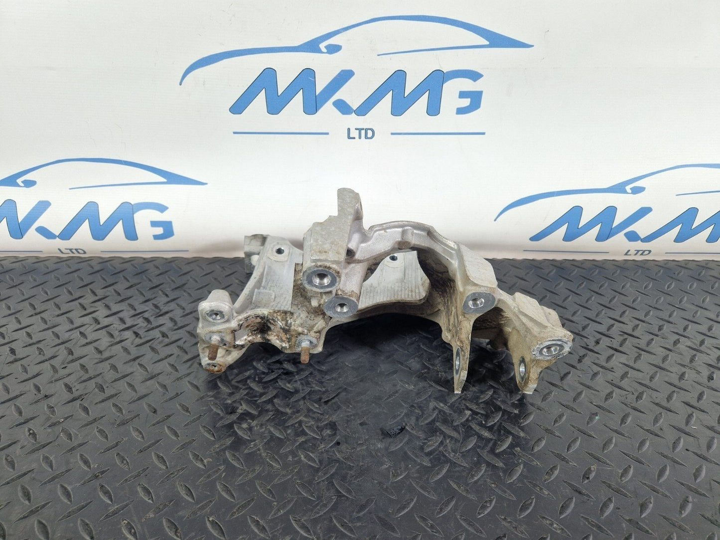 16-19 AUDI A4 B9 GENUINE OEM FRONT RIGHT SIDE SUBFRAME BRACKET MOUNT 8W0399296E